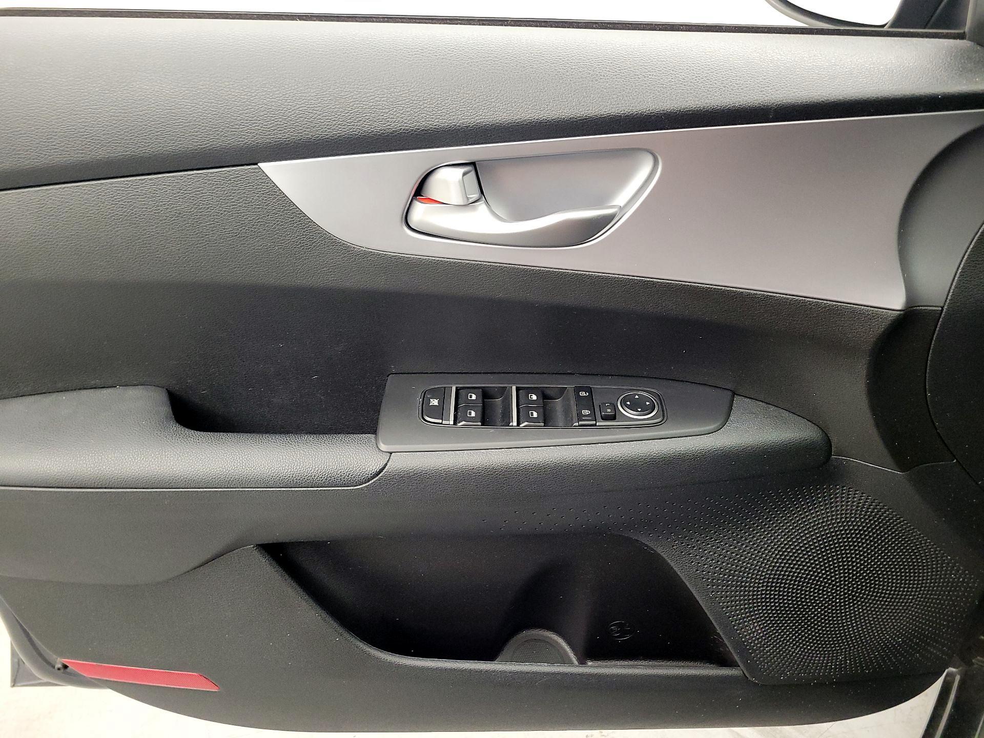 Thumbnail: 2022 Kia Forte - 12