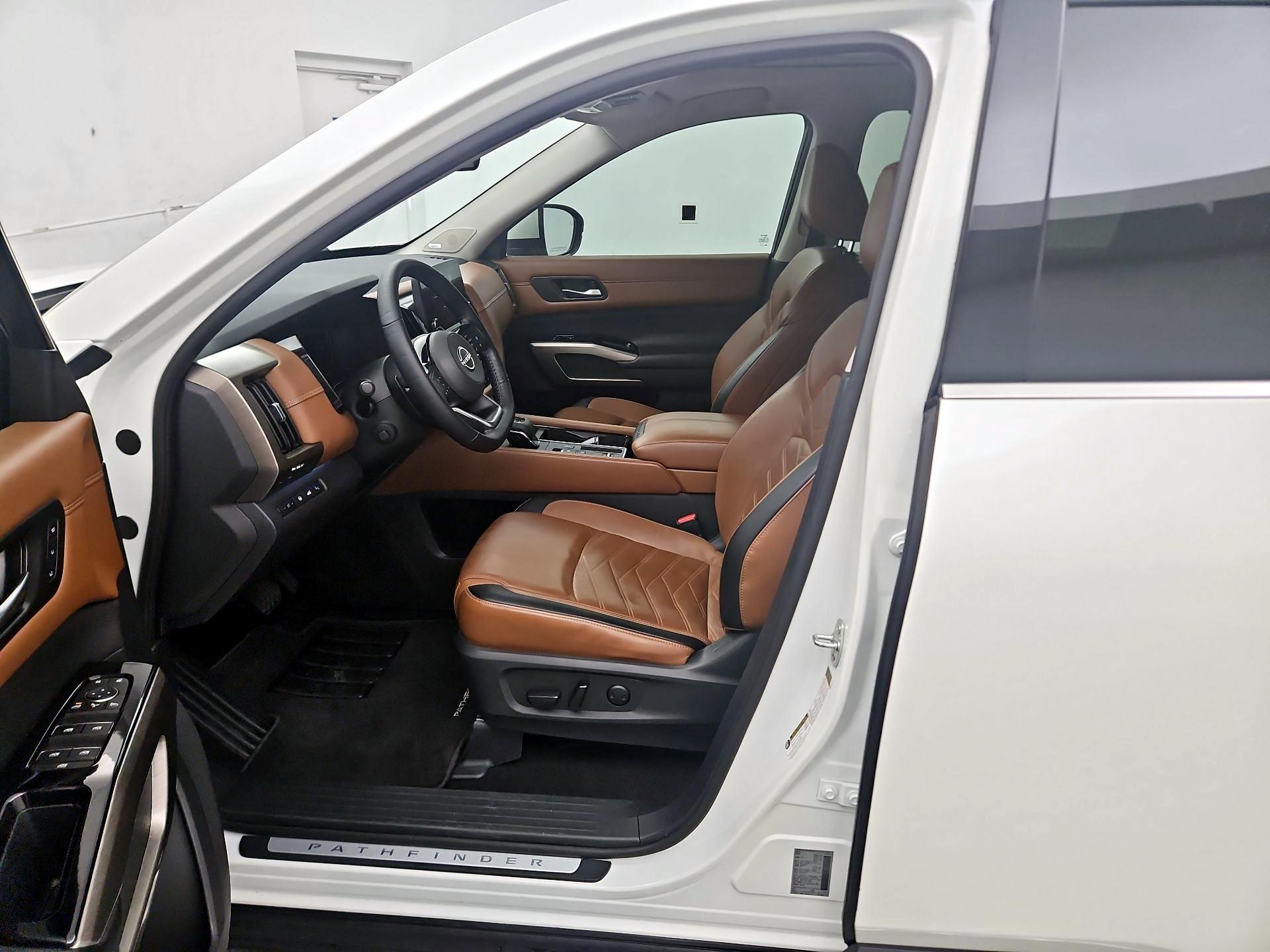 Thumbnail: 2023 Nissan Pathfinder - 11