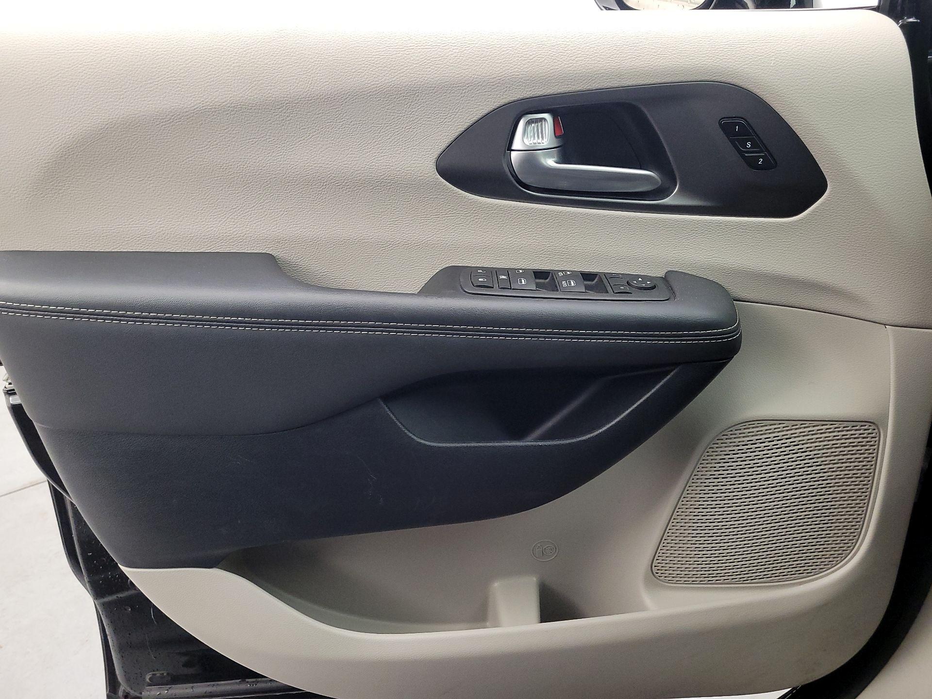 Thumbnail: 2024 Chrysler Pacifica - 12