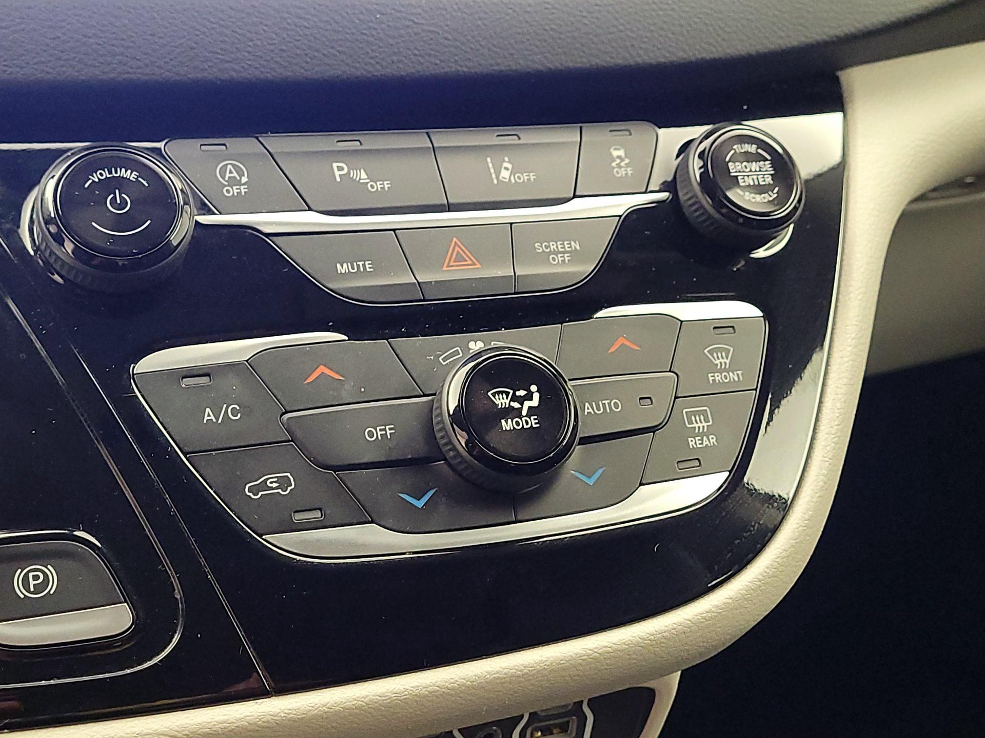 Thumbnail: 2024 Chrysler Pacifica - 16