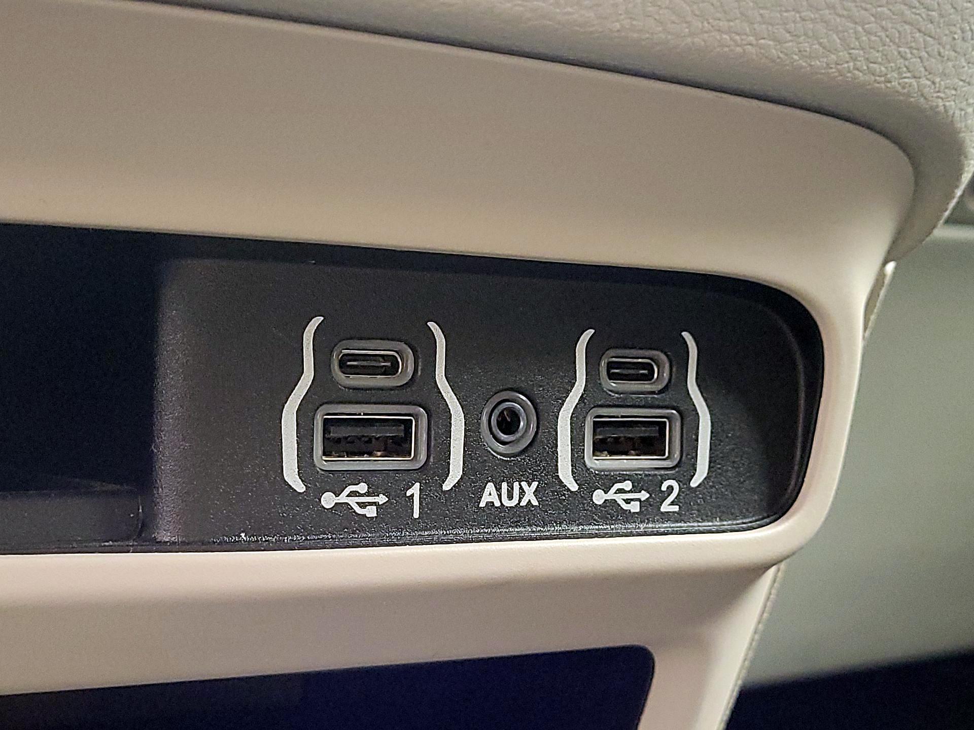 Thumbnail: 2024 Chrysler Pacifica - 18