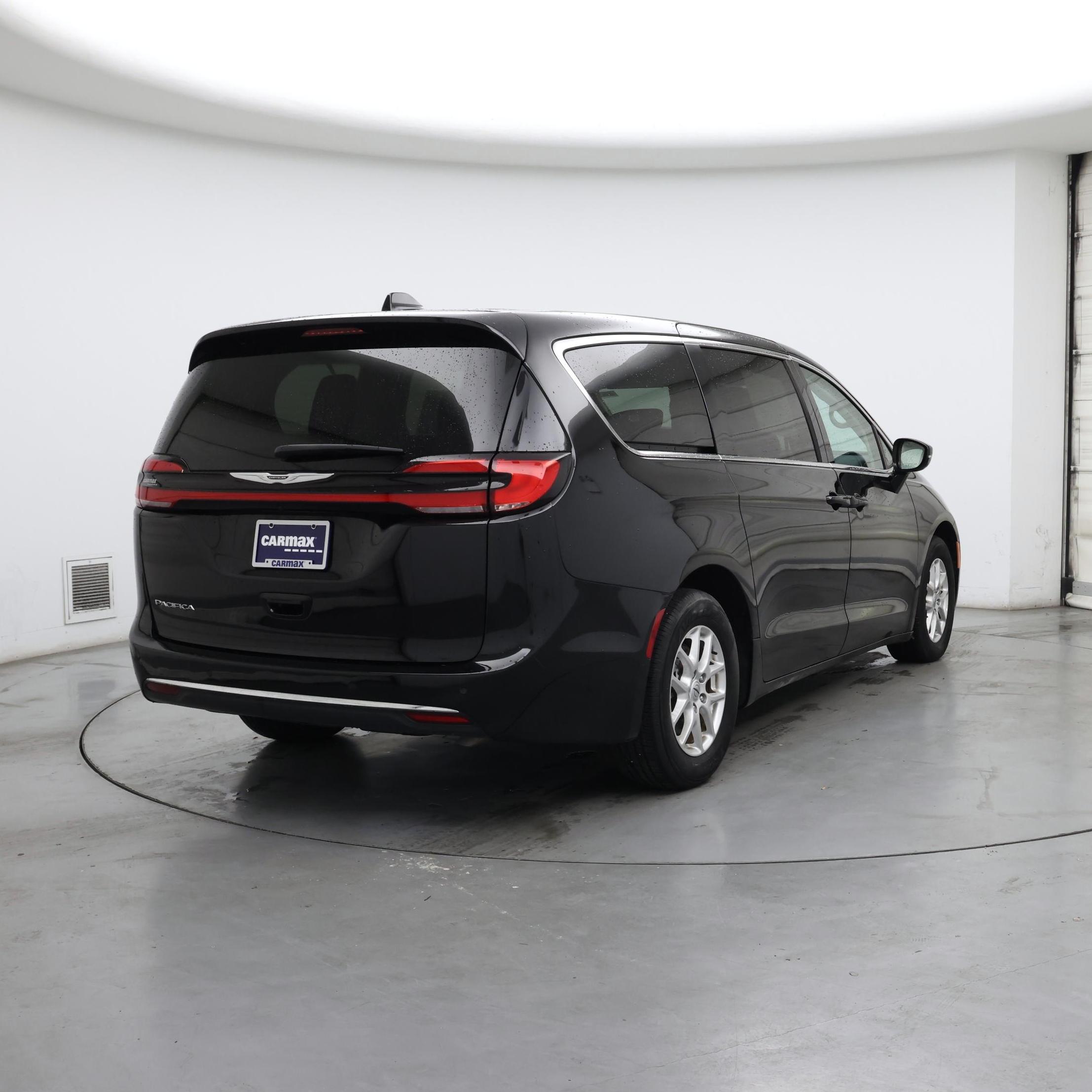 Thumbnail: 2024 Chrysler Pacifica - 8