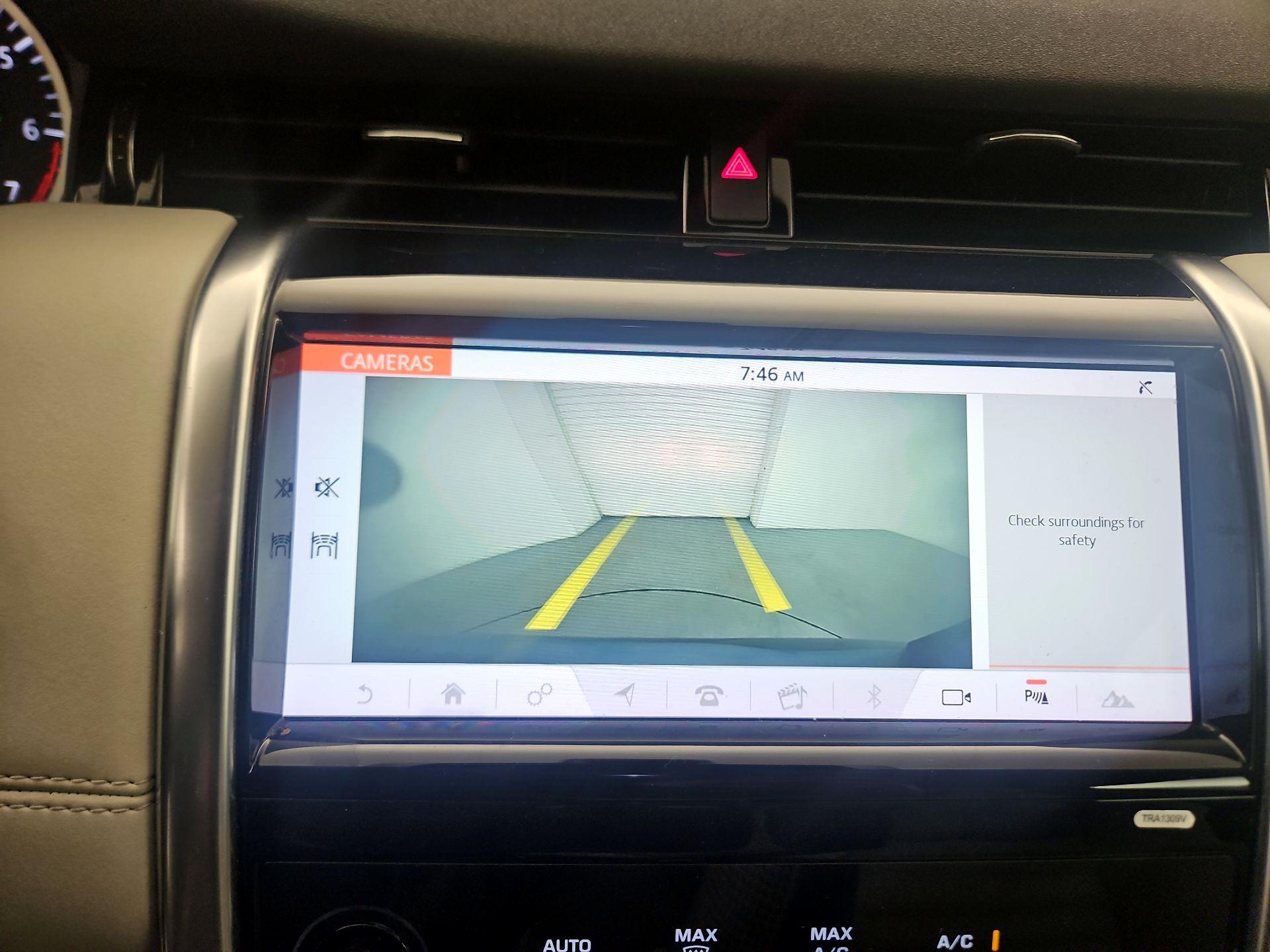 Thumbnail: 2020 Land Rover Discovery Sport - 14