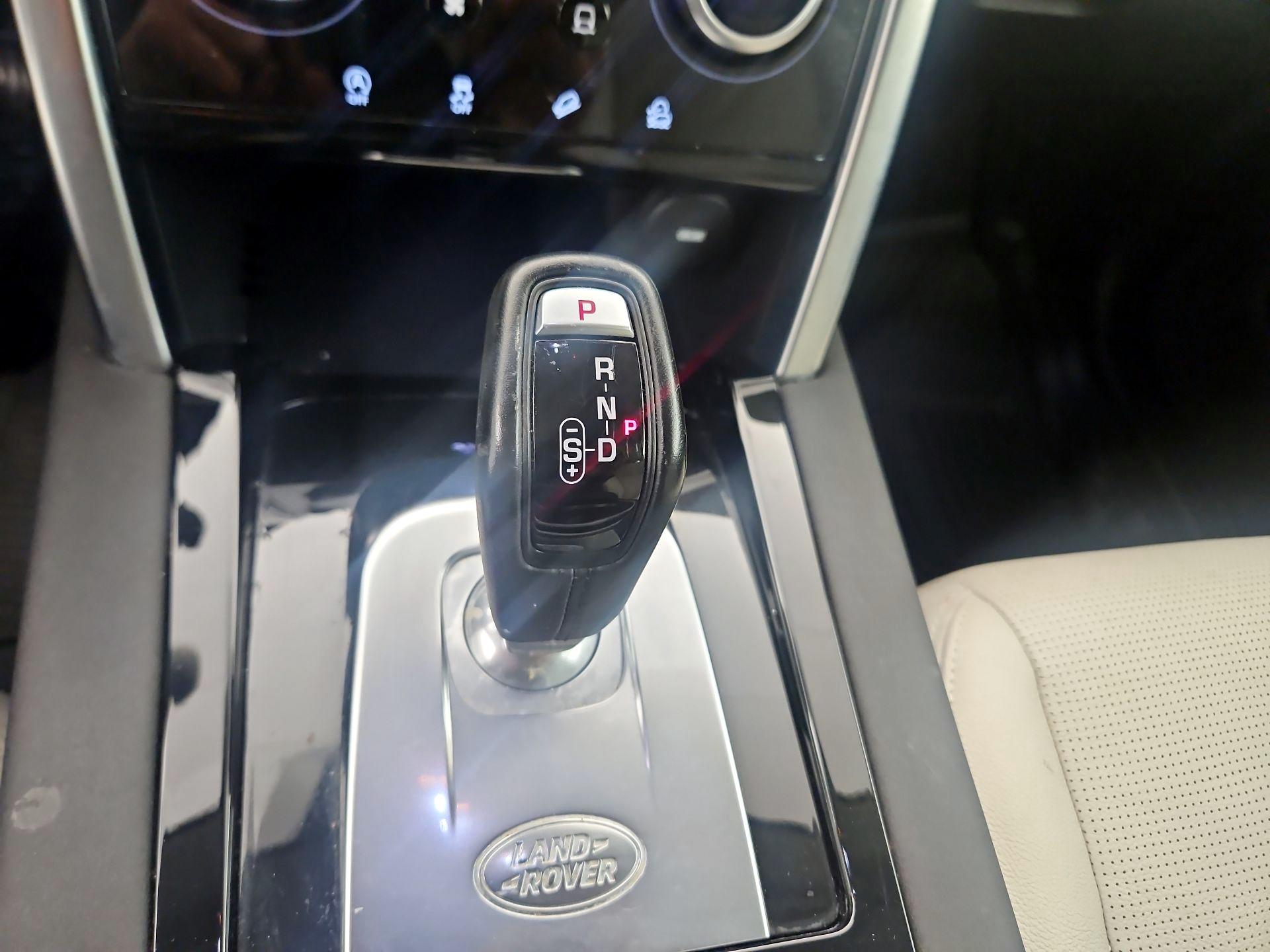 Thumbnail: 2020 Land Rover Discovery Sport - 17