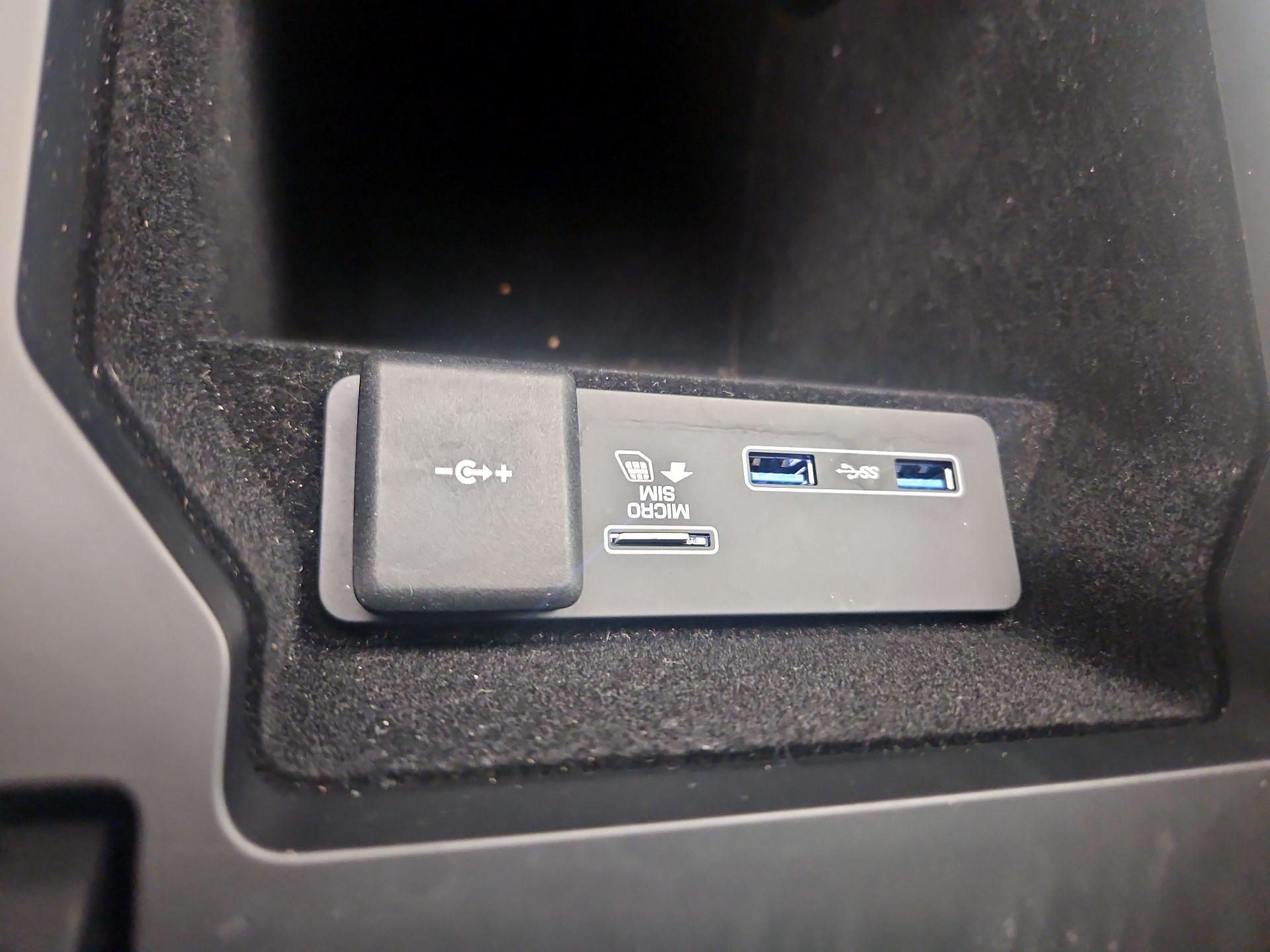 Thumbnail: 2020 Land Rover Discovery Sport - 18