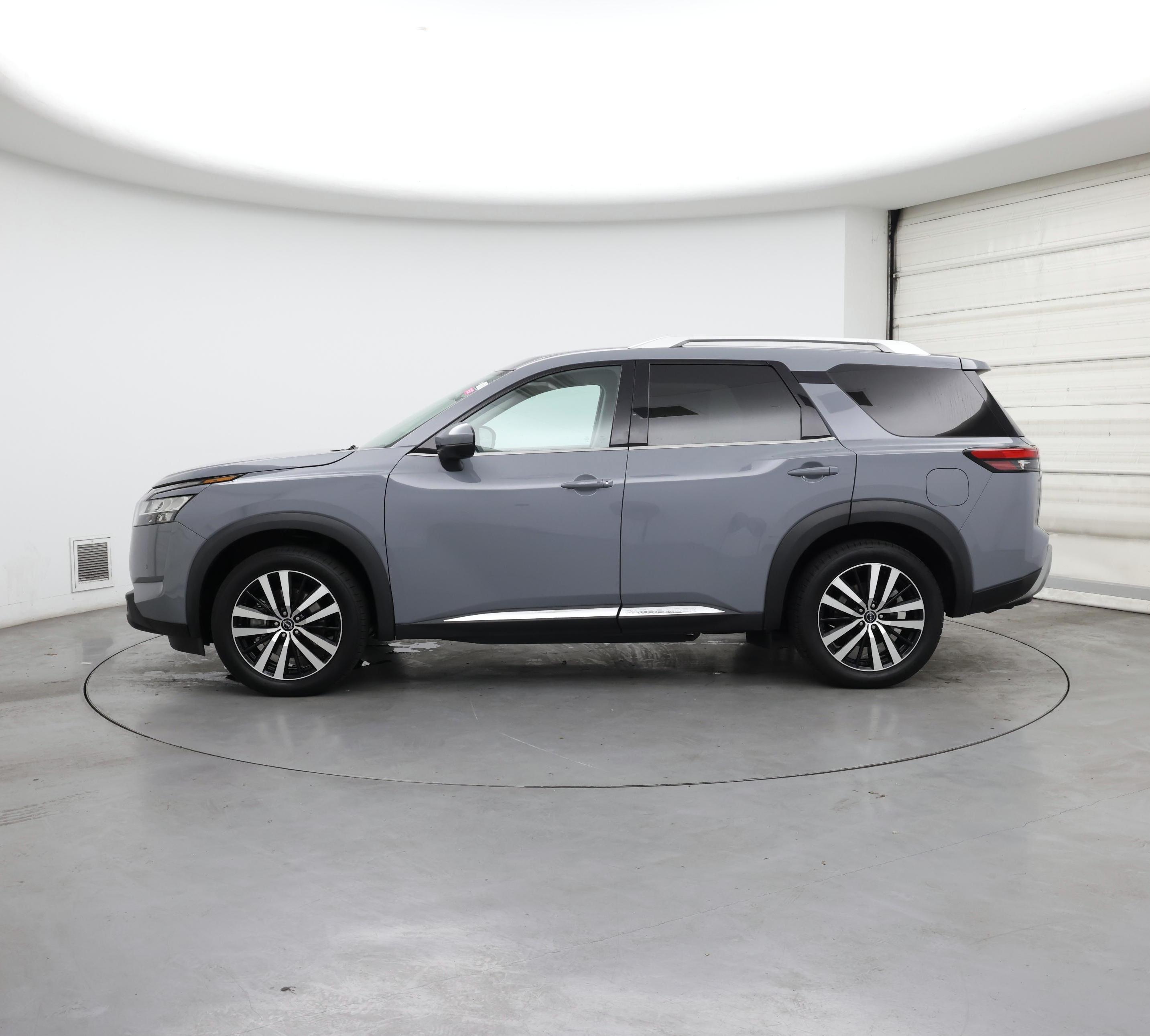 Thumbnail: 2023 Nissan Pathfinder - 3