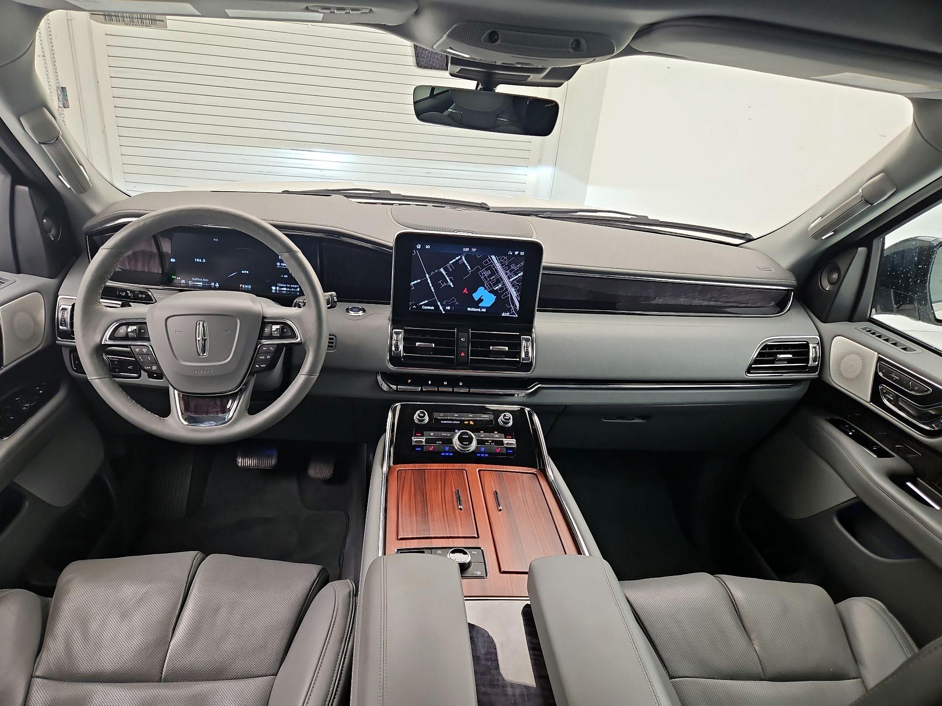 Thumbnail: 2021 Lincoln Navigator - 9