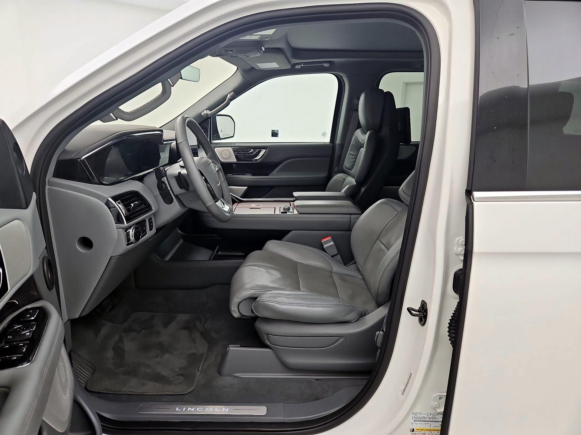 Thumbnail: 2021 Lincoln Navigator - 11