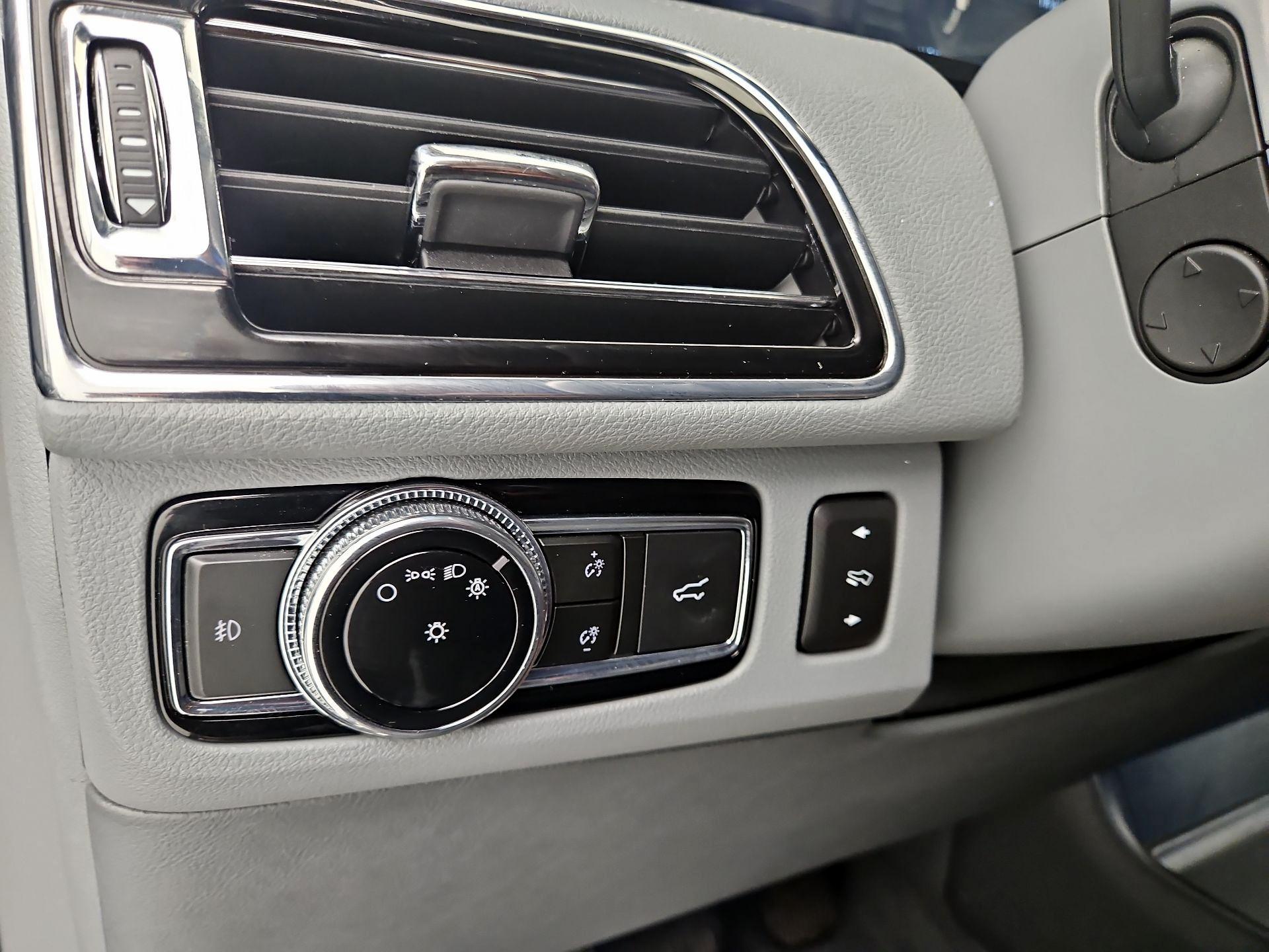 Thumbnail: 2021 Lincoln Navigator - 13