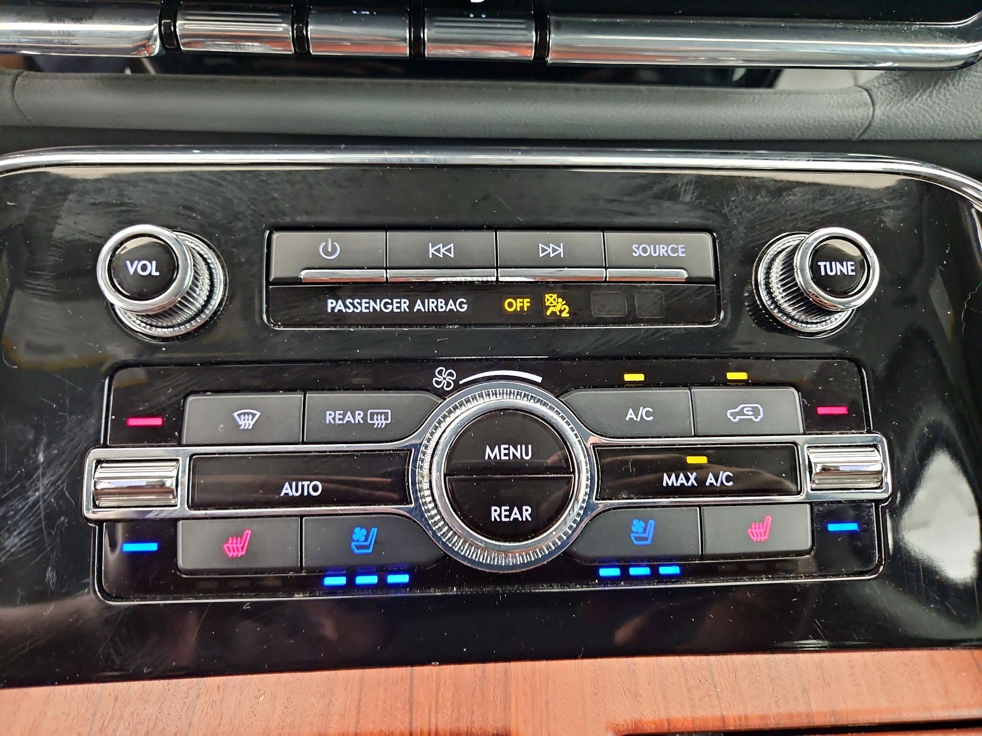 Thumbnail: 2021 Lincoln Navigator - 17