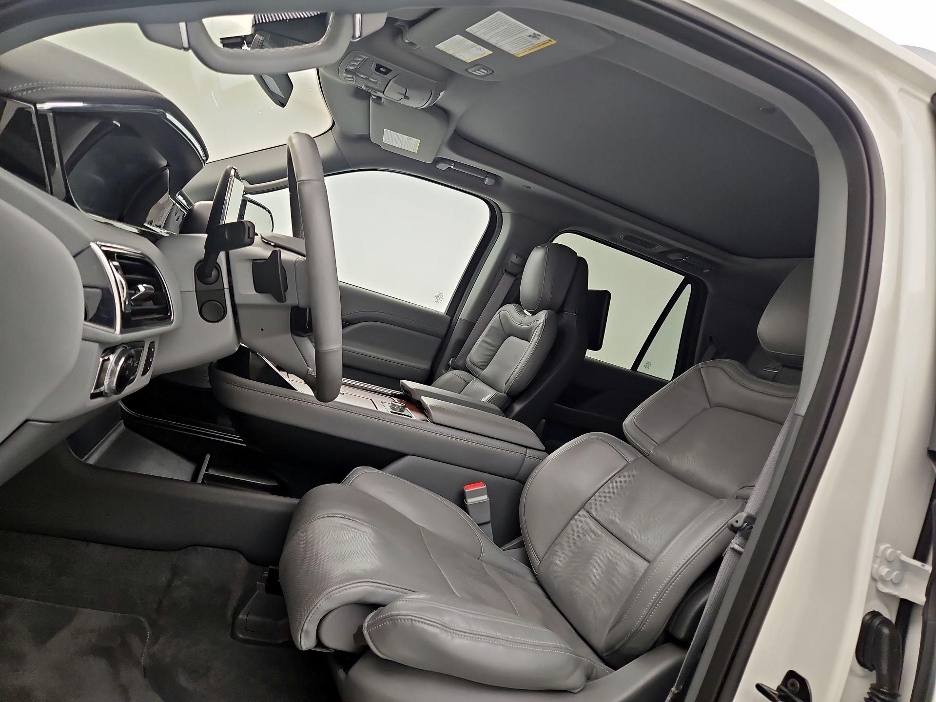 Thumbnail: 2021 Lincoln Navigator - 20