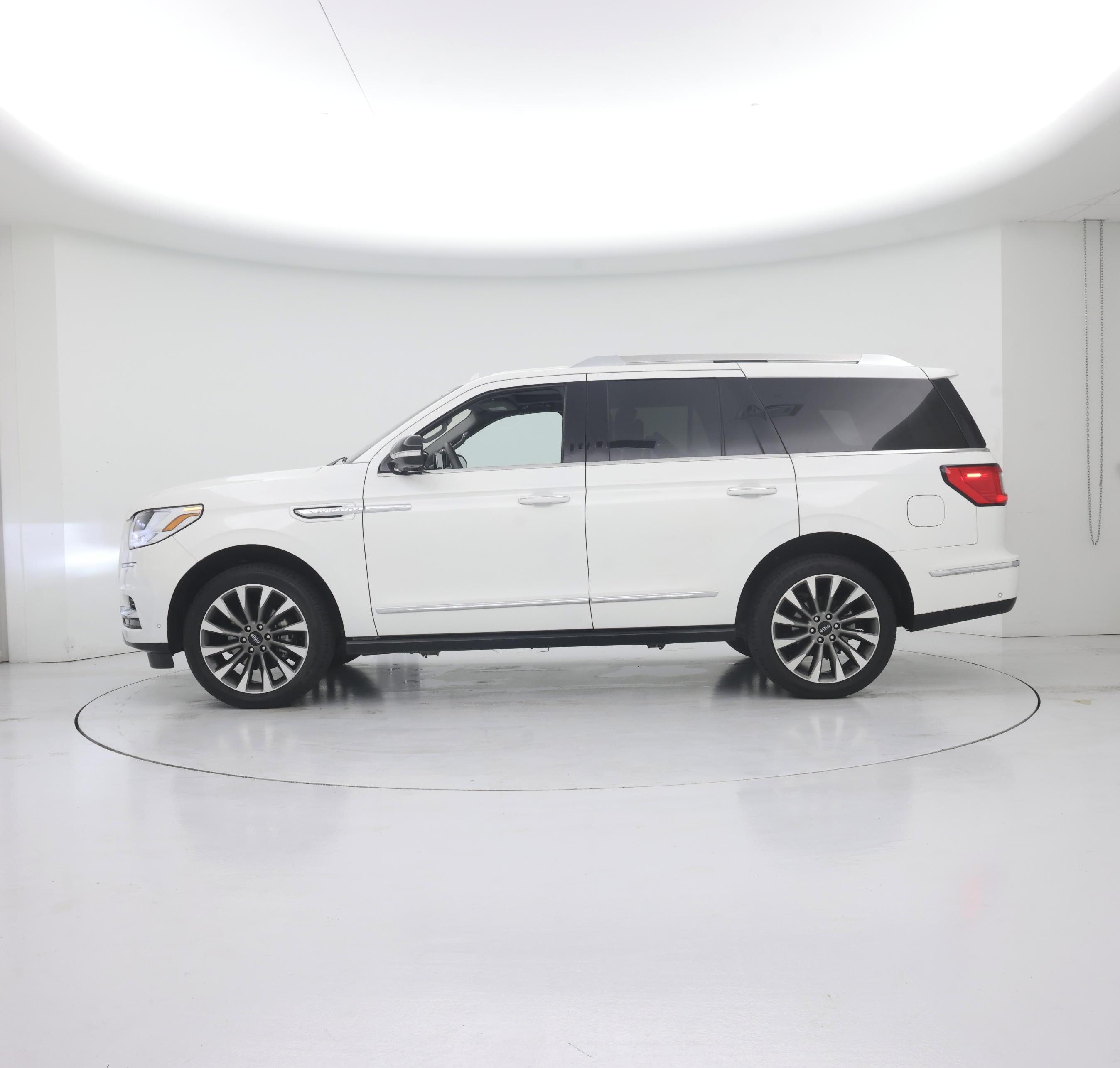 Thumbnail: 2021 Lincoln Navigator - 3