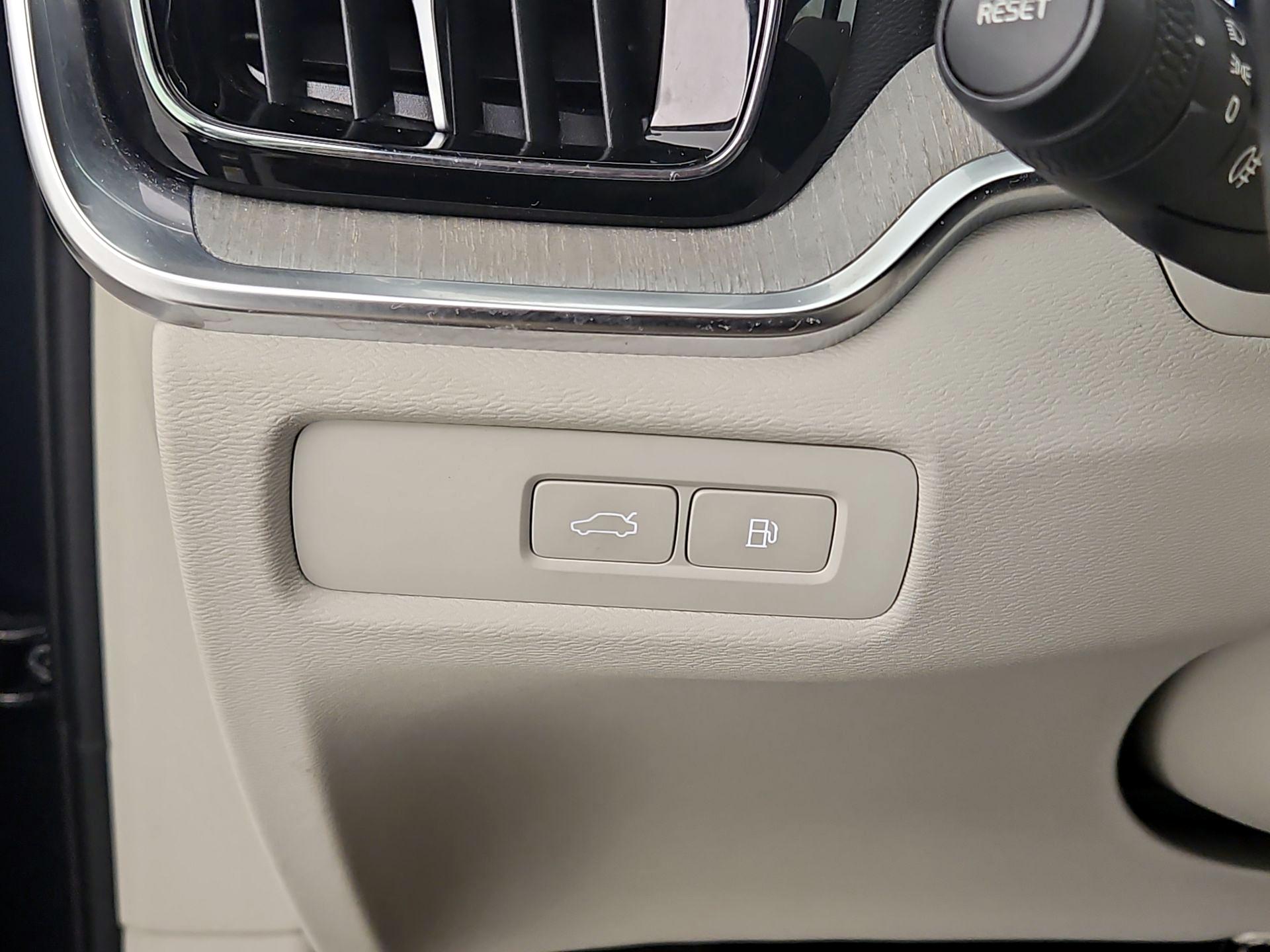 Thumbnail: 2024 Volvo S60 - 13