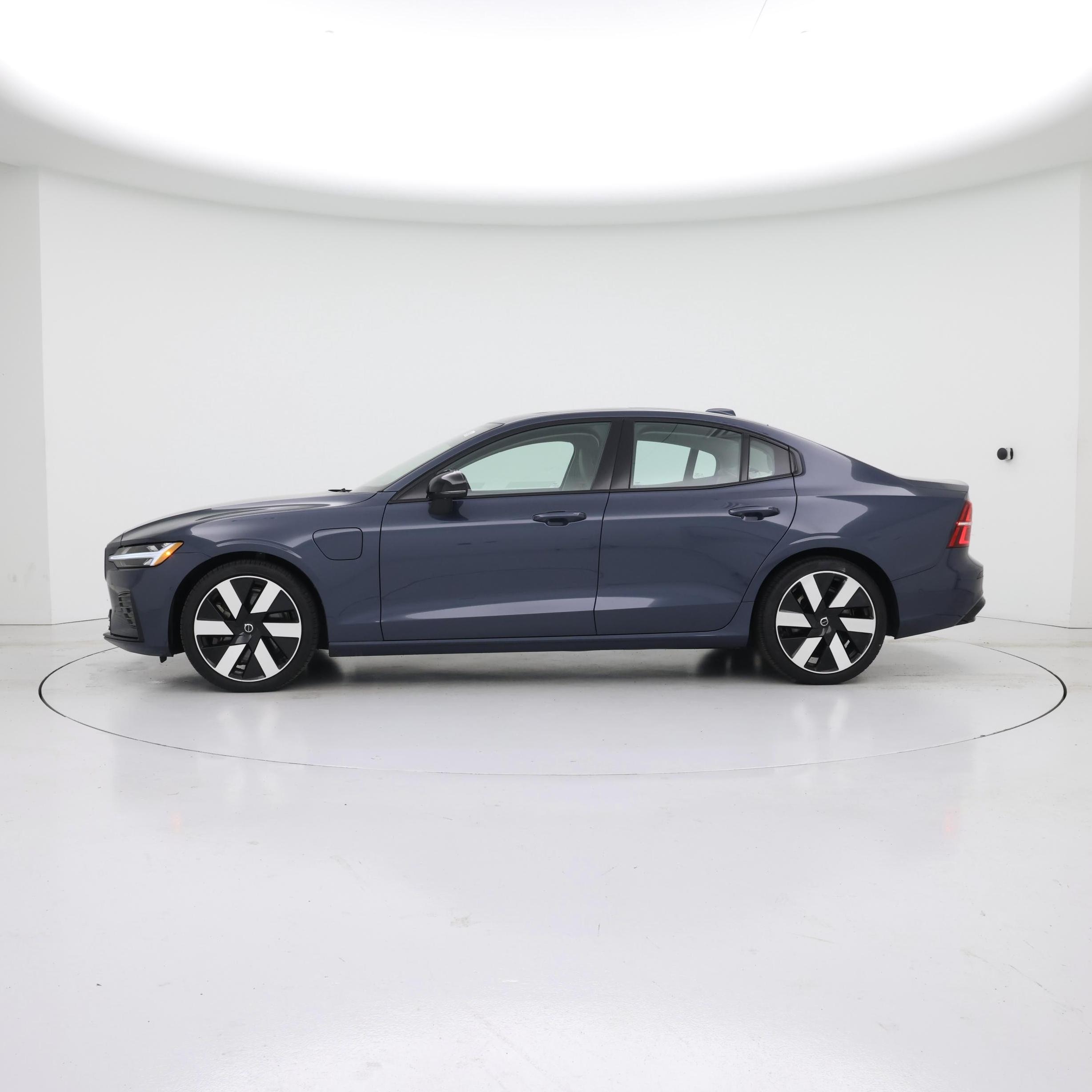 Thumbnail: 2024 Volvo S60 - 3