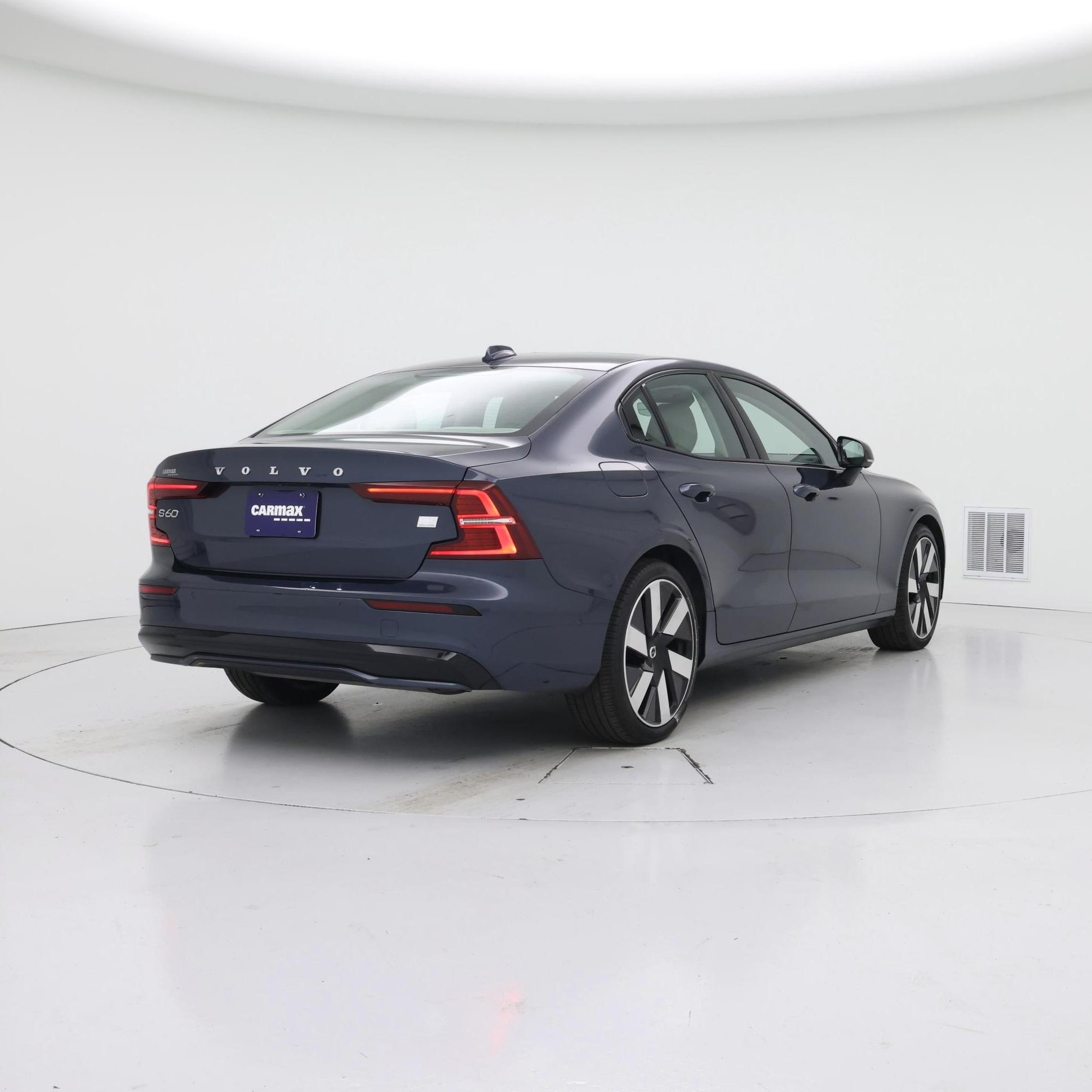 Thumbnail: 2024 Volvo S60 - 8