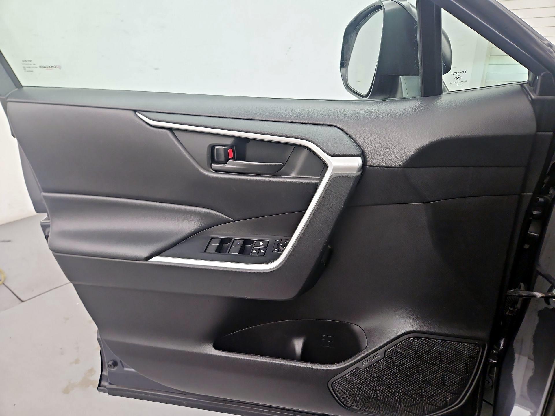 Thumbnail: 2022 Toyota RAV4 - 12