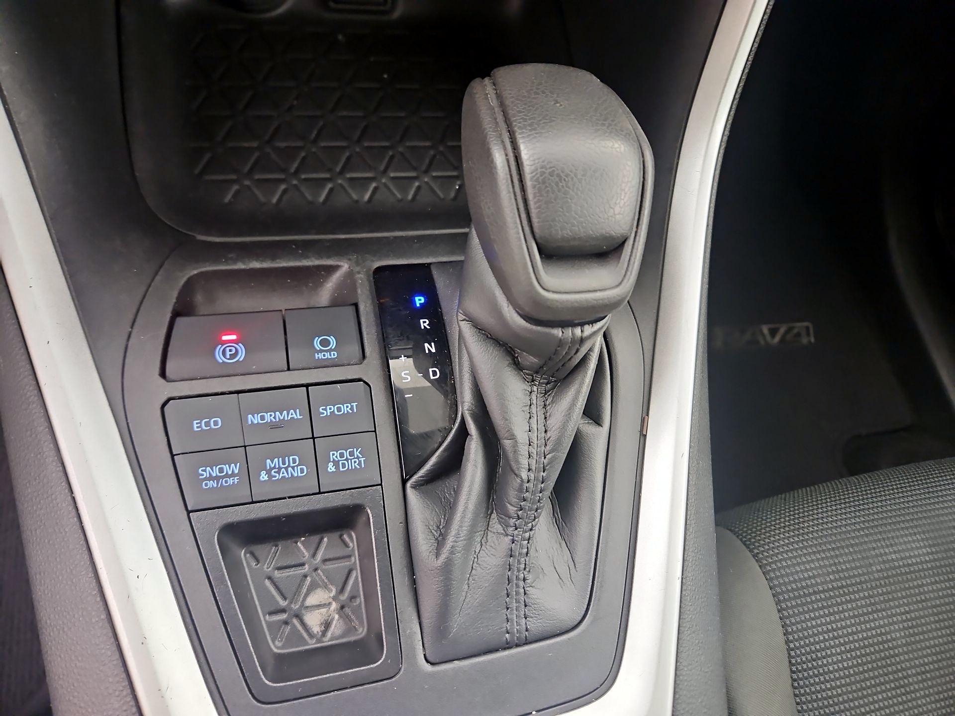 Thumbnail: 2022 Toyota RAV4 - 17