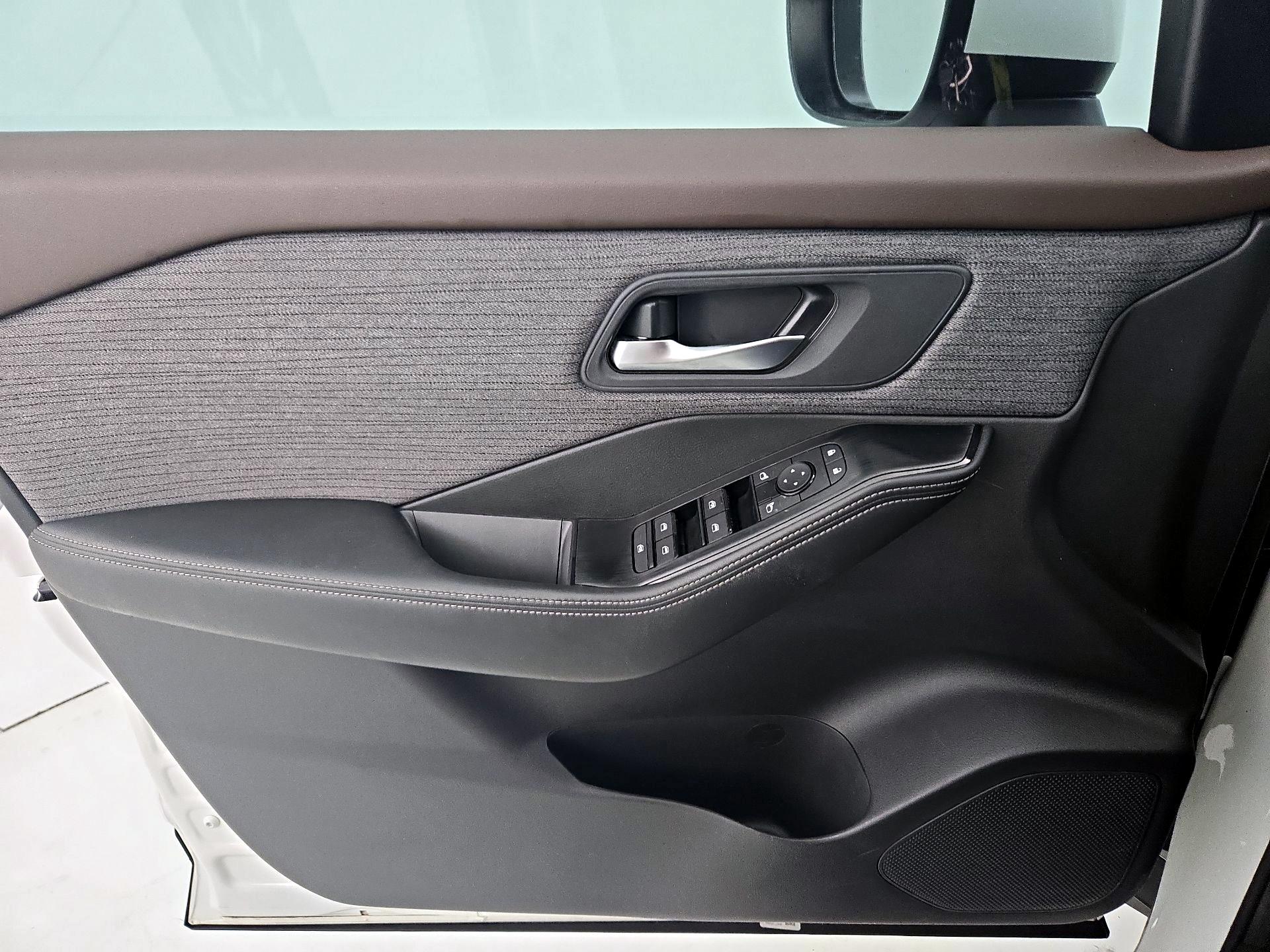 Thumbnail: 2023 Nissan Rogue - 12