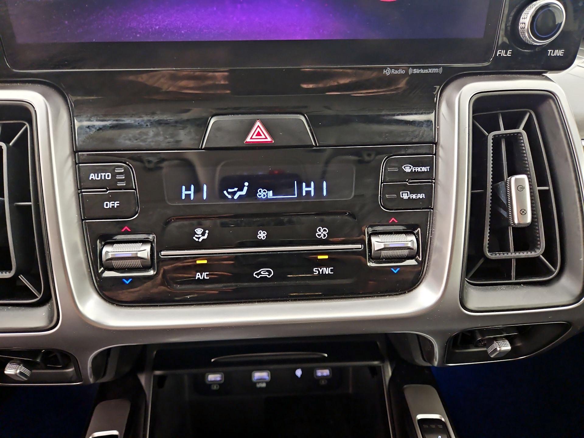 Thumbnail: 2023 Kia Sorento - 17