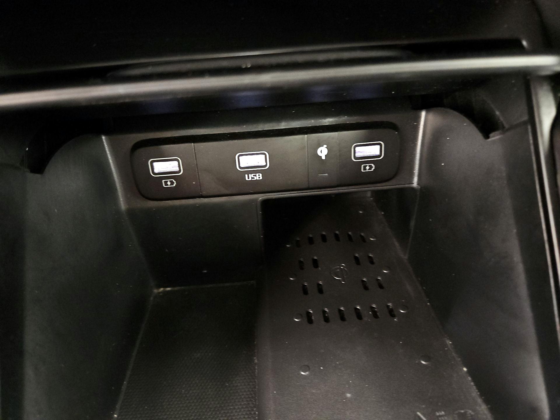 Thumbnail: 2023 Kia Sorento - 19