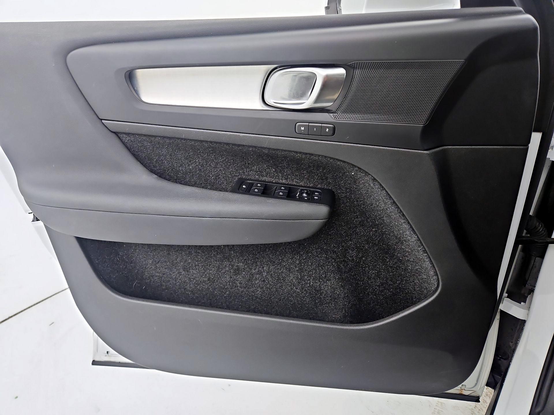 Thumbnail: 2024 Volvo XC40 - 12