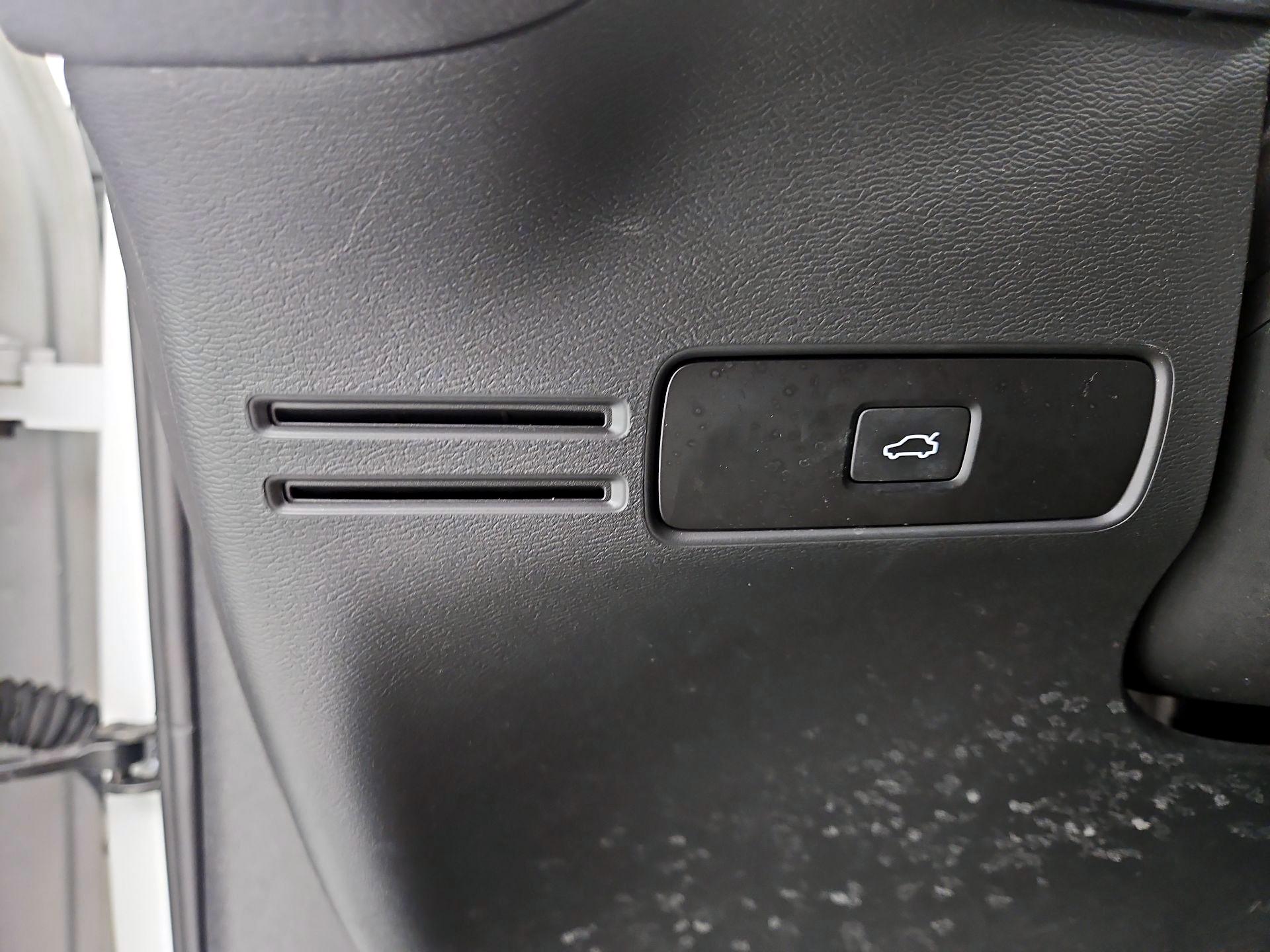 Thumbnail: 2024 Volvo XC40 - 13