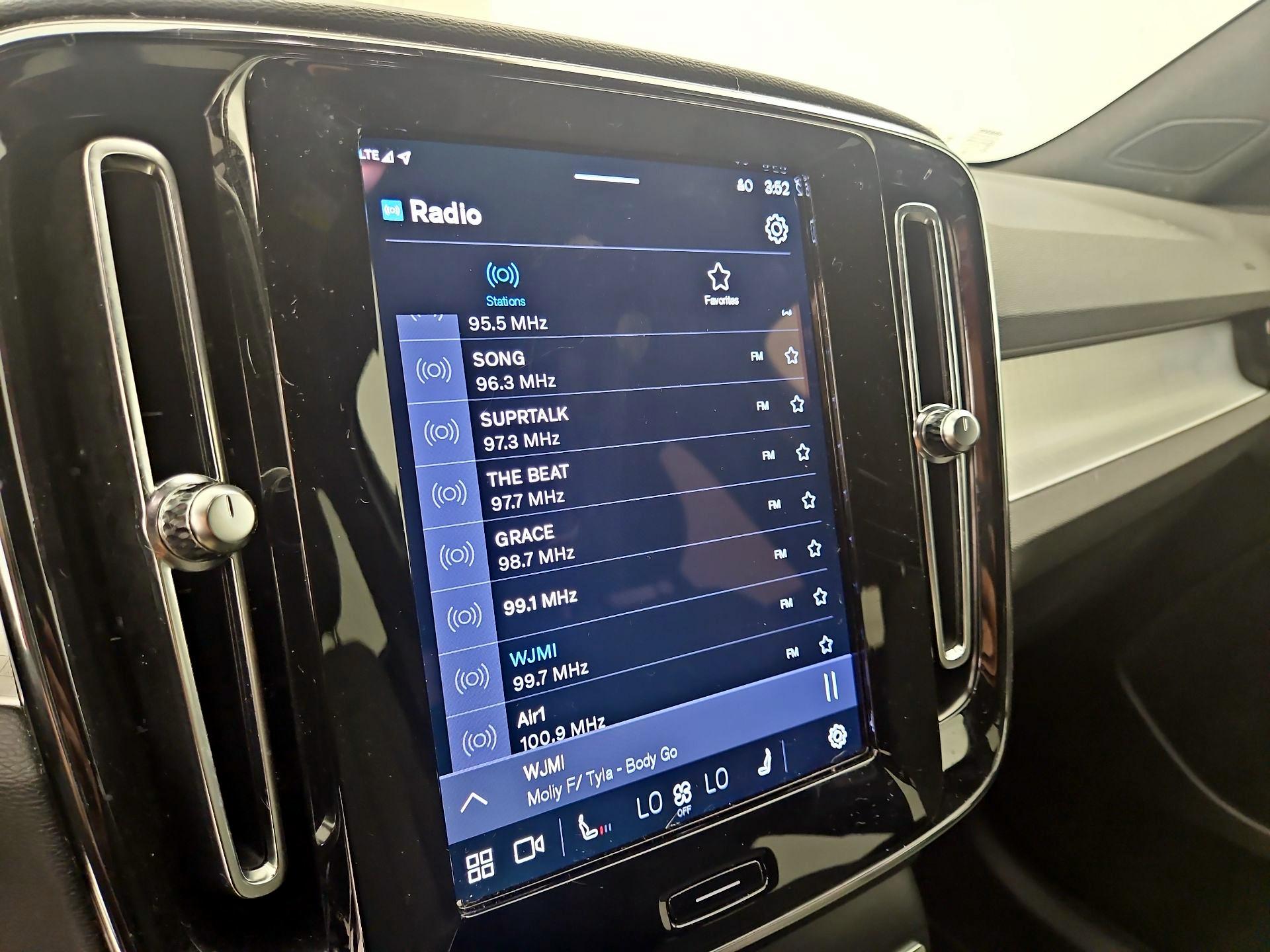 Thumbnail: 2024 Volvo XC40 - 15