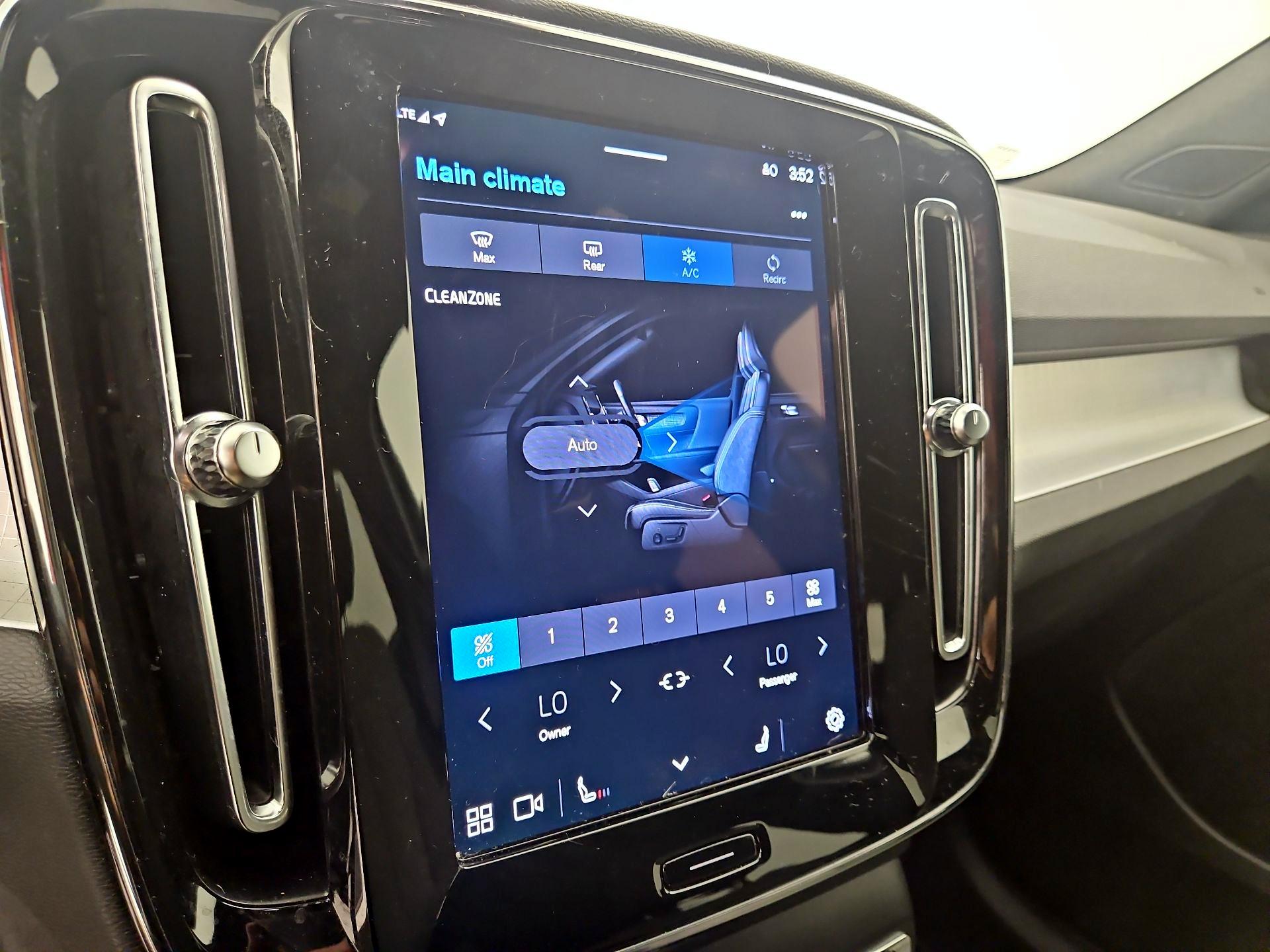 Thumbnail: 2024 Volvo XC40 - 16