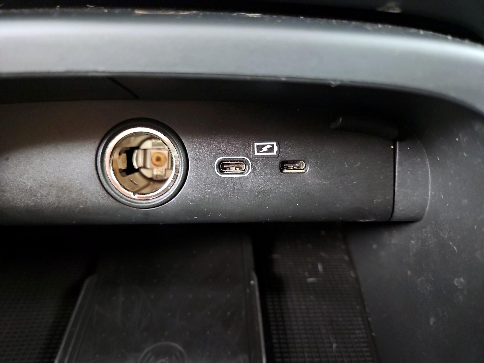 Thumbnail: 2024 Volvo XC40 - 18