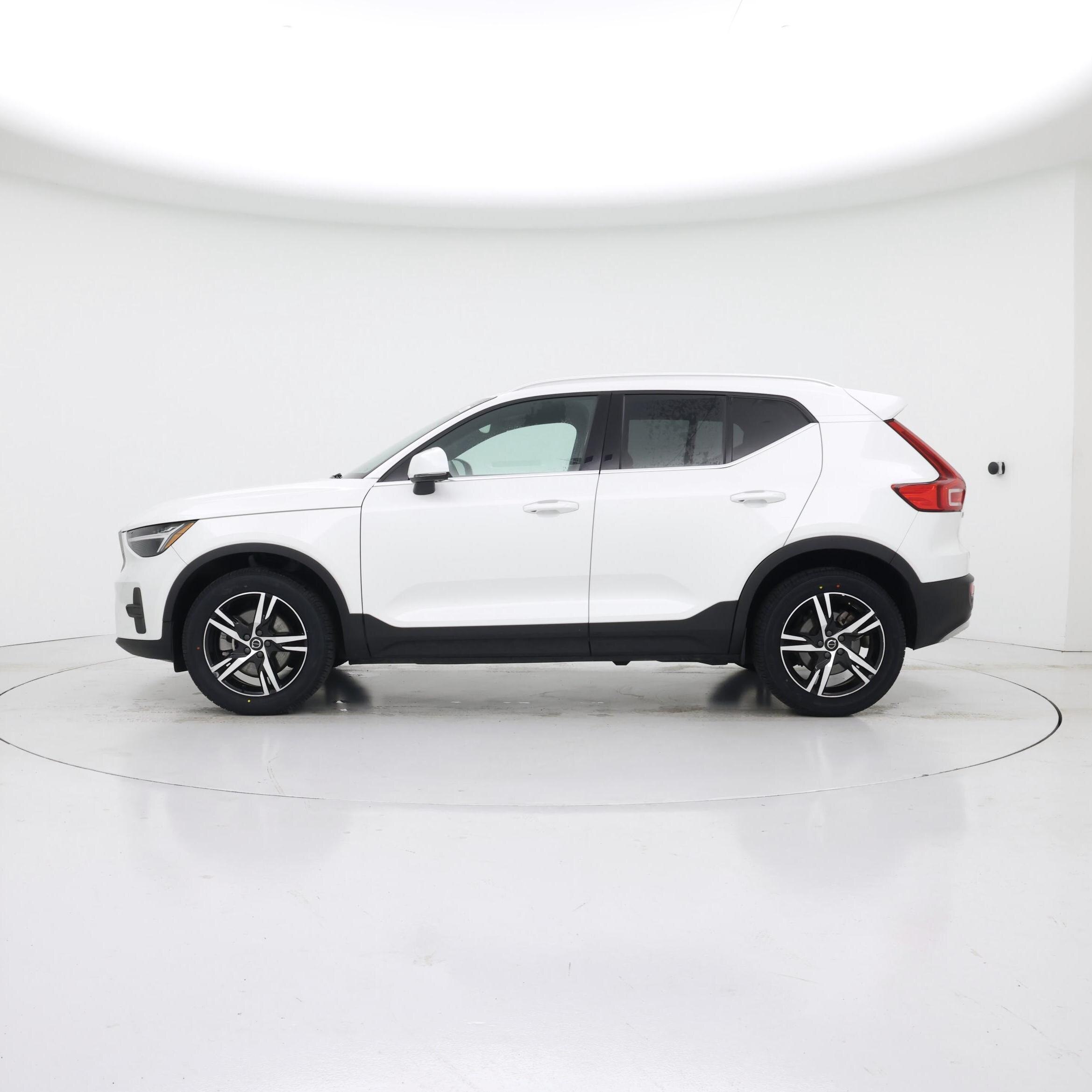 Thumbnail: 2024 Volvo XC40 - 3