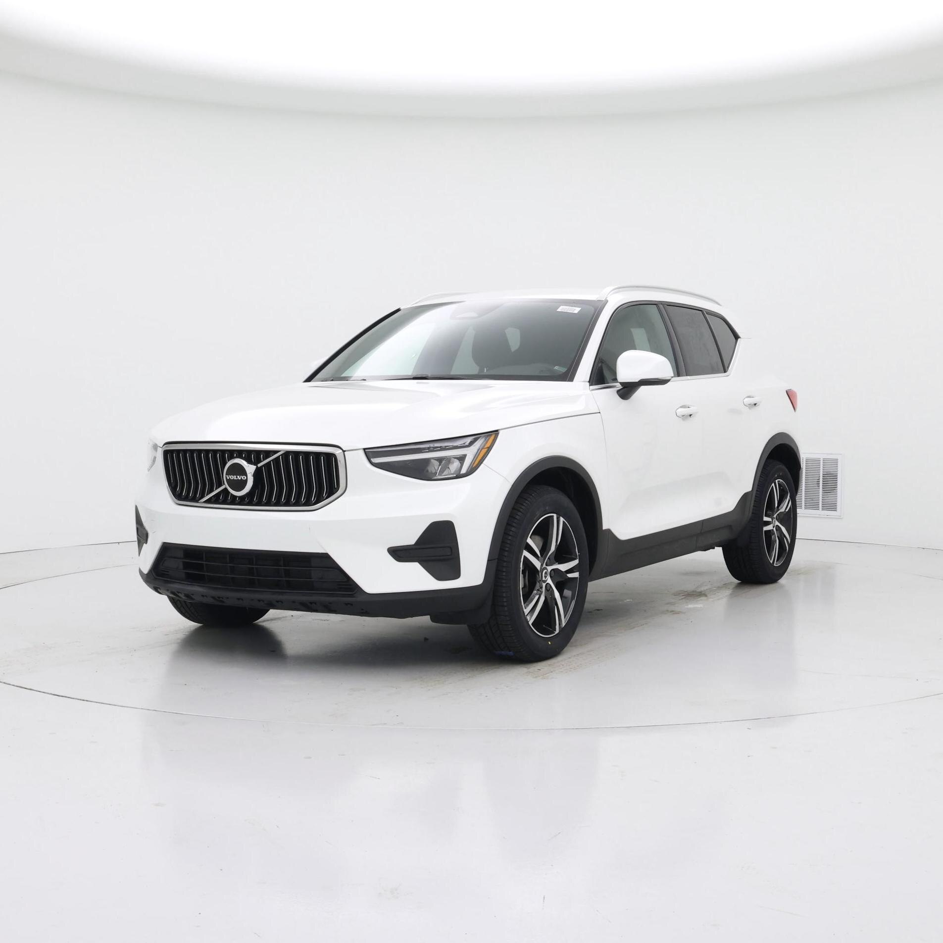Thumbnail: 2024 Volvo XC40 - 4