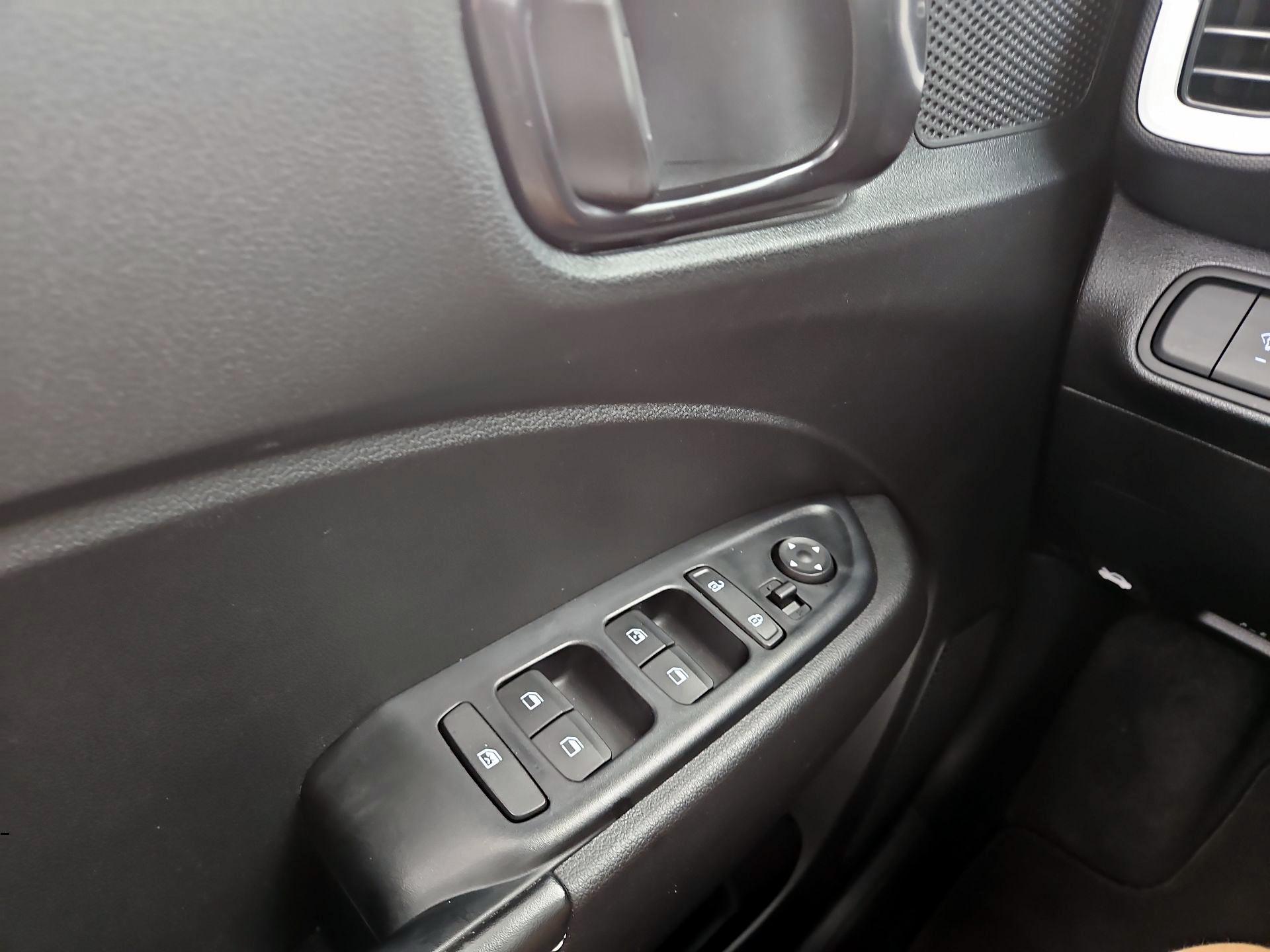 Thumbnail: 2023 Hyundai Venue - 12