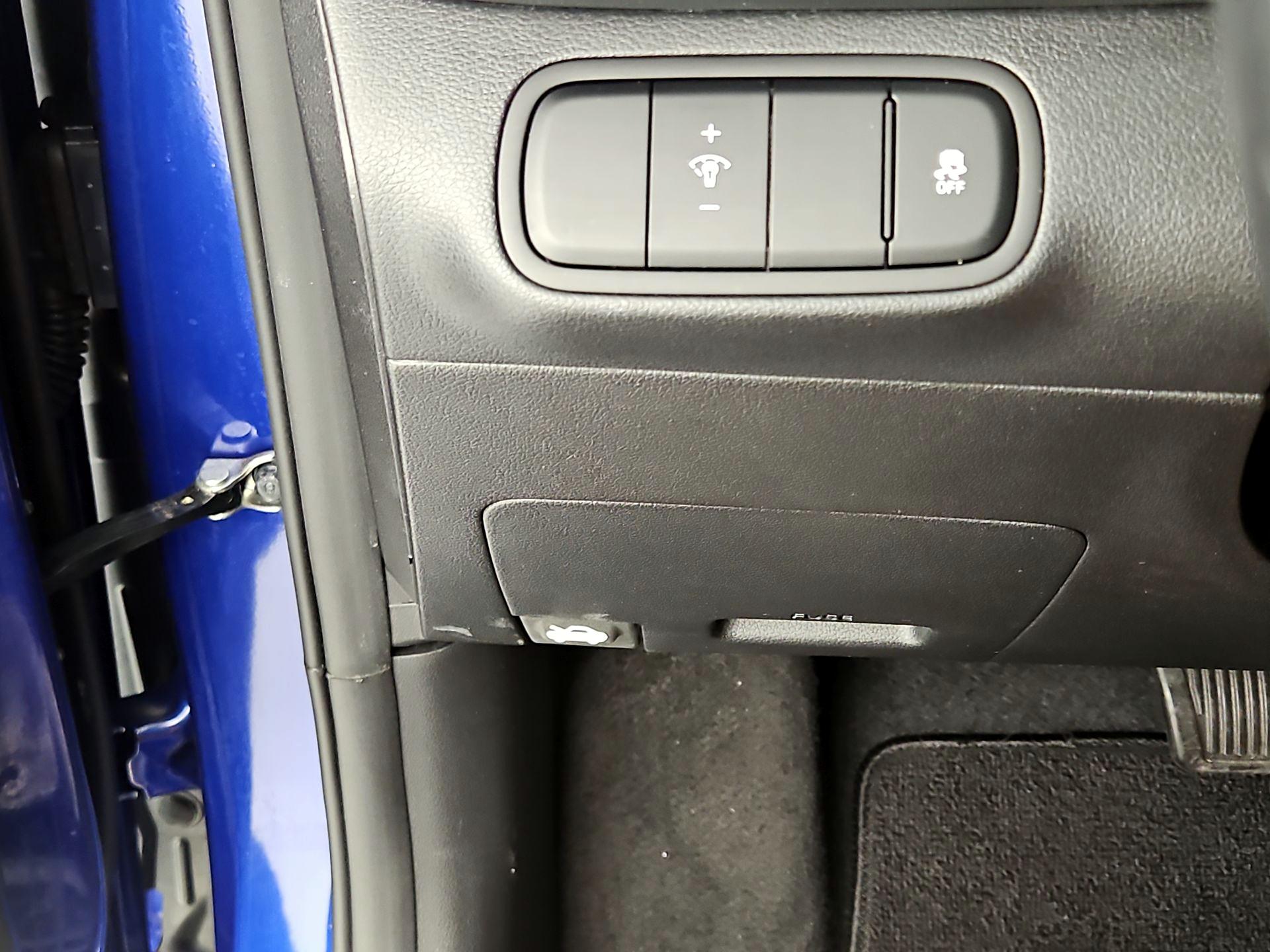 Thumbnail: 2023 Hyundai Venue - 13