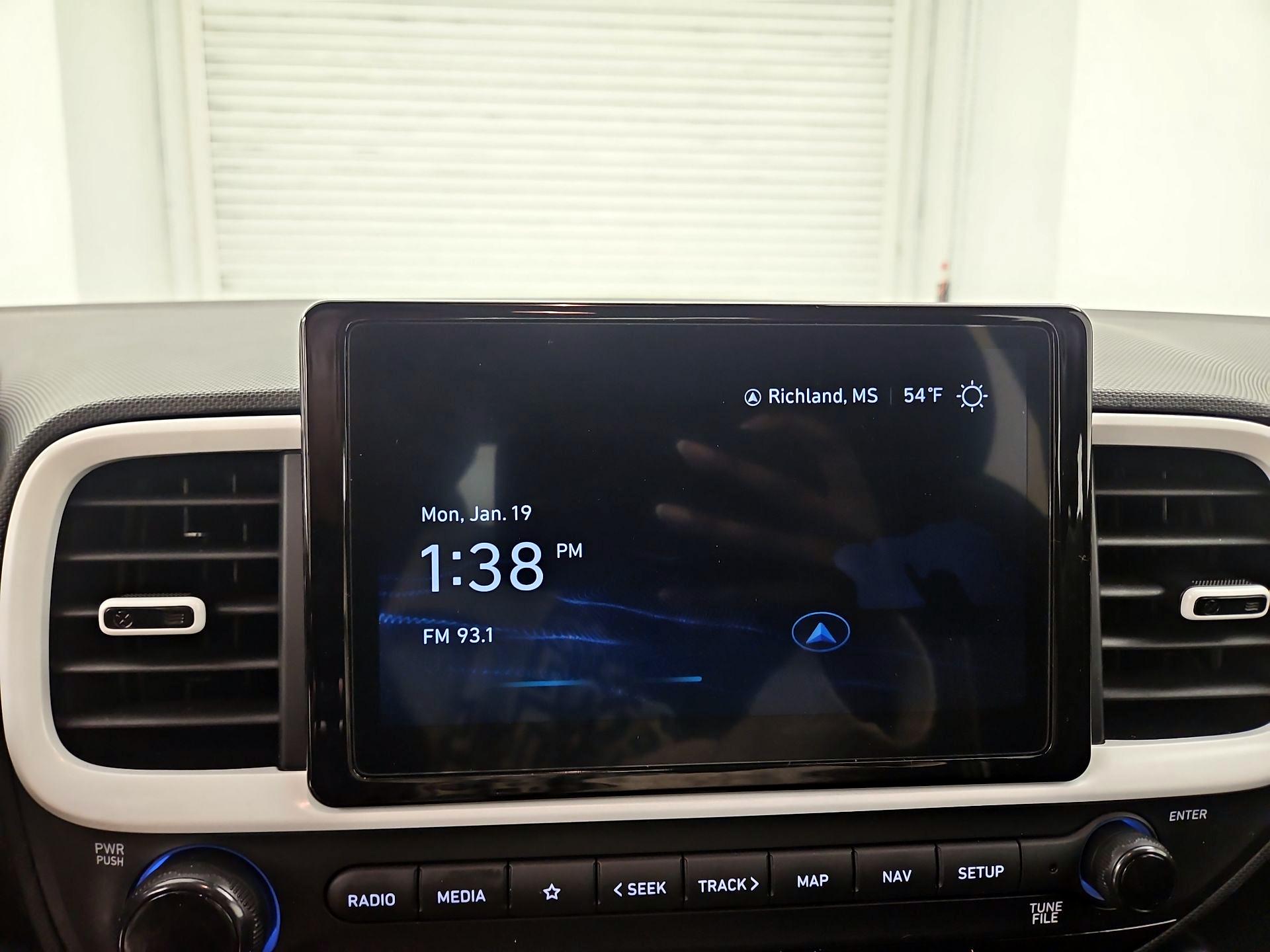 Thumbnail: 2023 Hyundai Venue - 16