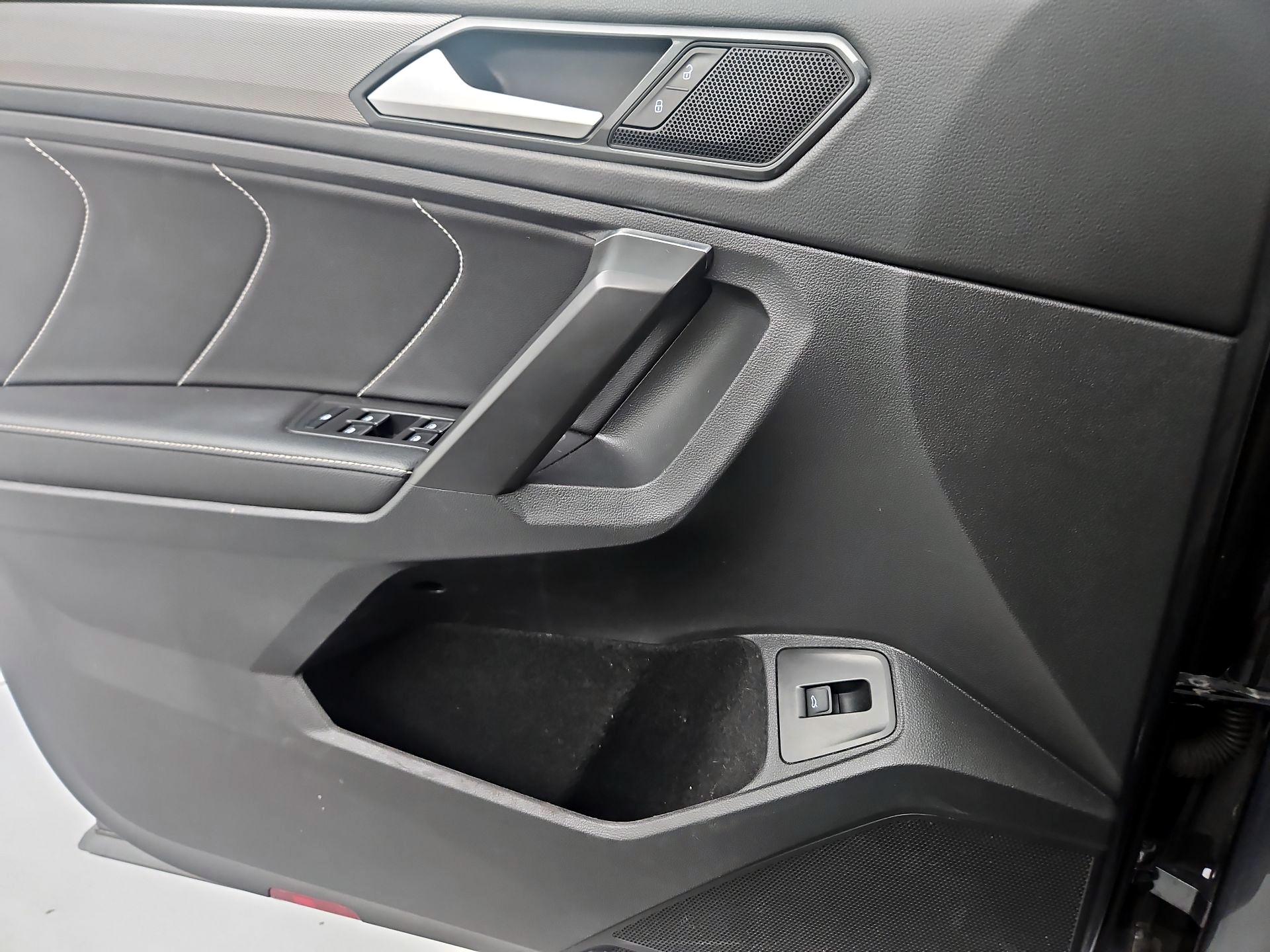 Thumbnail: 2022 Volkswagen Tiguan - 12