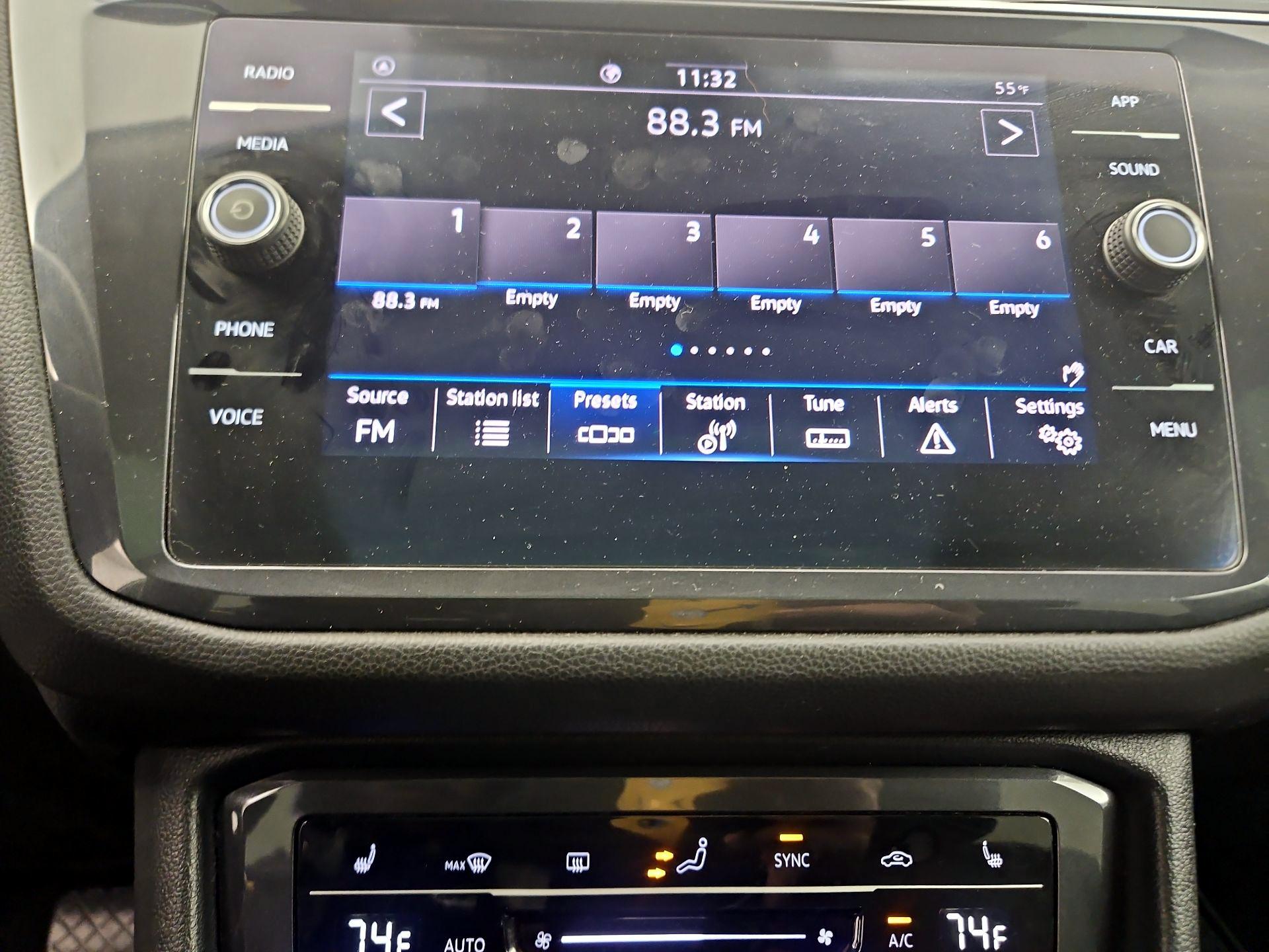 Thumbnail: 2022 Volkswagen Tiguan - 15