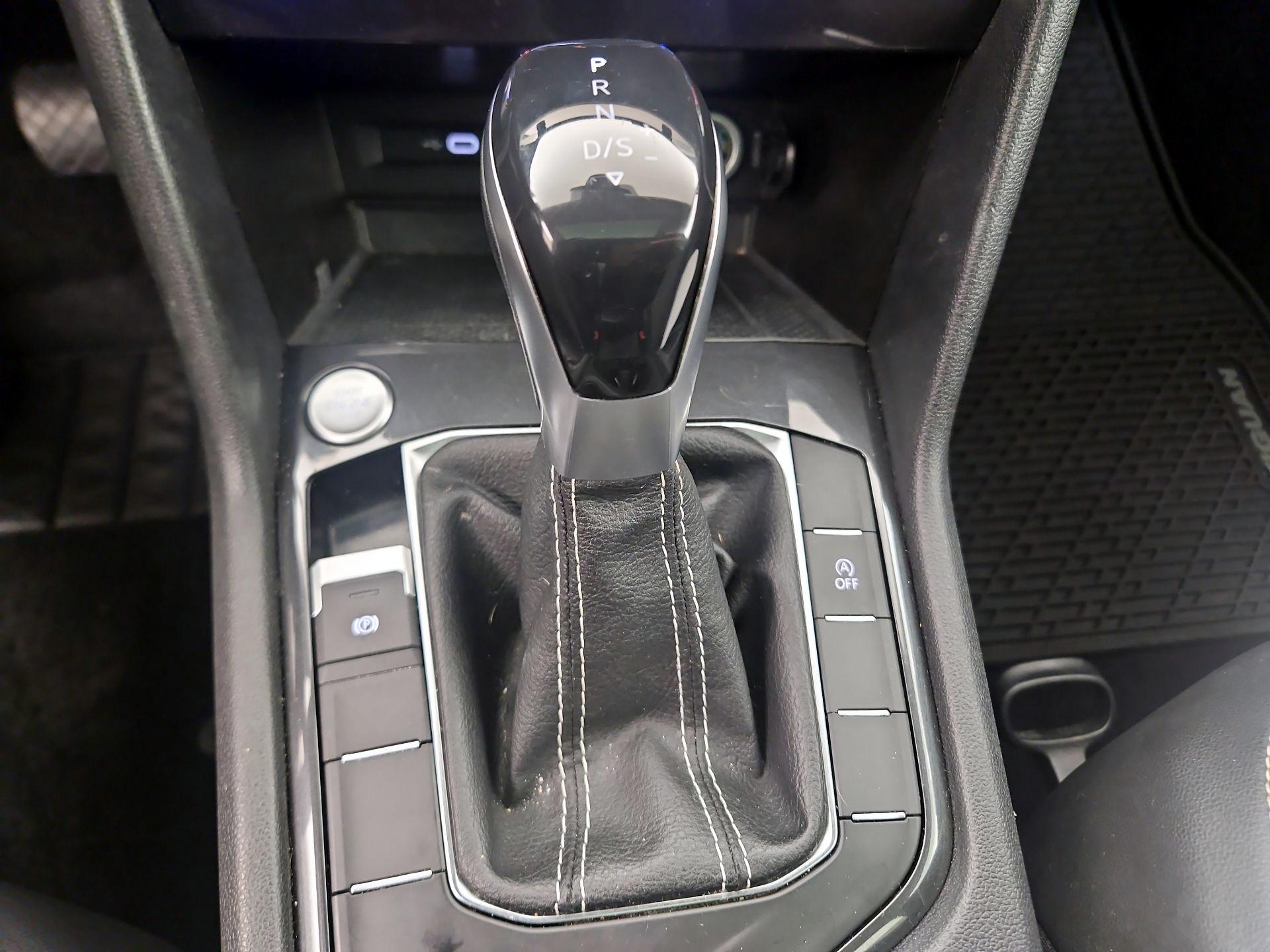 Thumbnail: 2022 Volkswagen Tiguan - 17