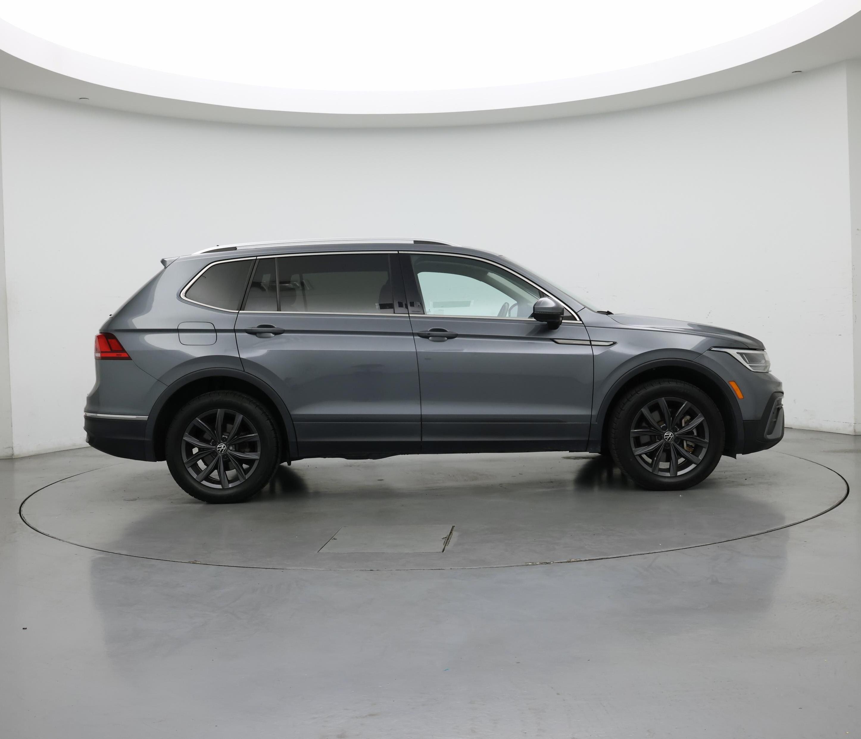 Thumbnail: 2022 Volkswagen Tiguan - 7