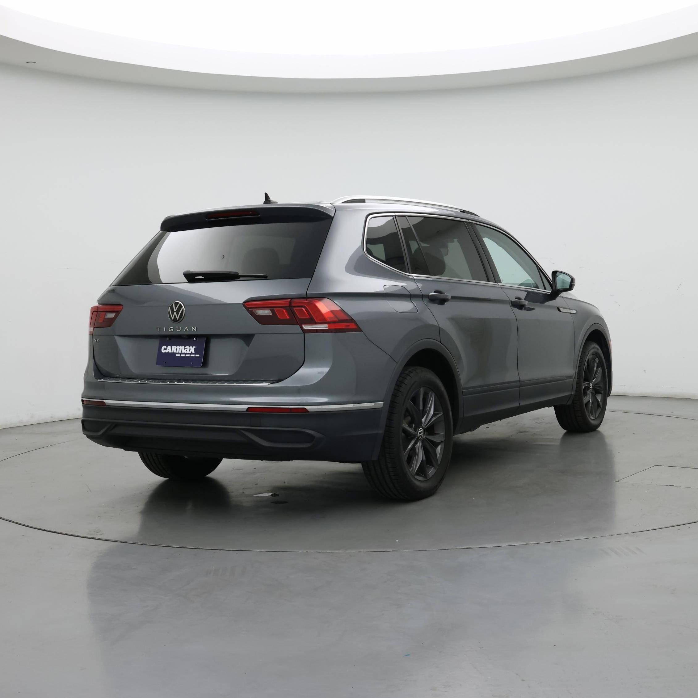 Thumbnail: 2022 Volkswagen Tiguan - 8