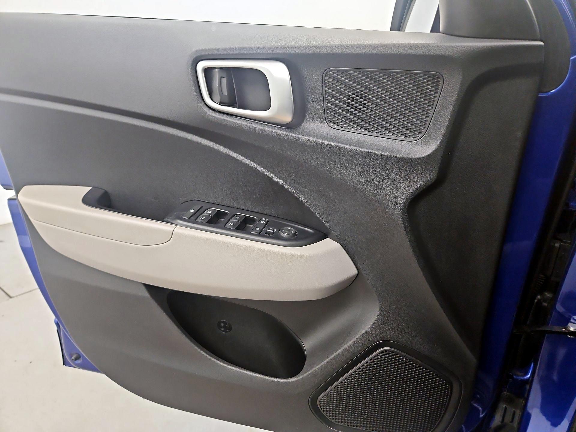 Thumbnail: 2023 Hyundai Venue - 12