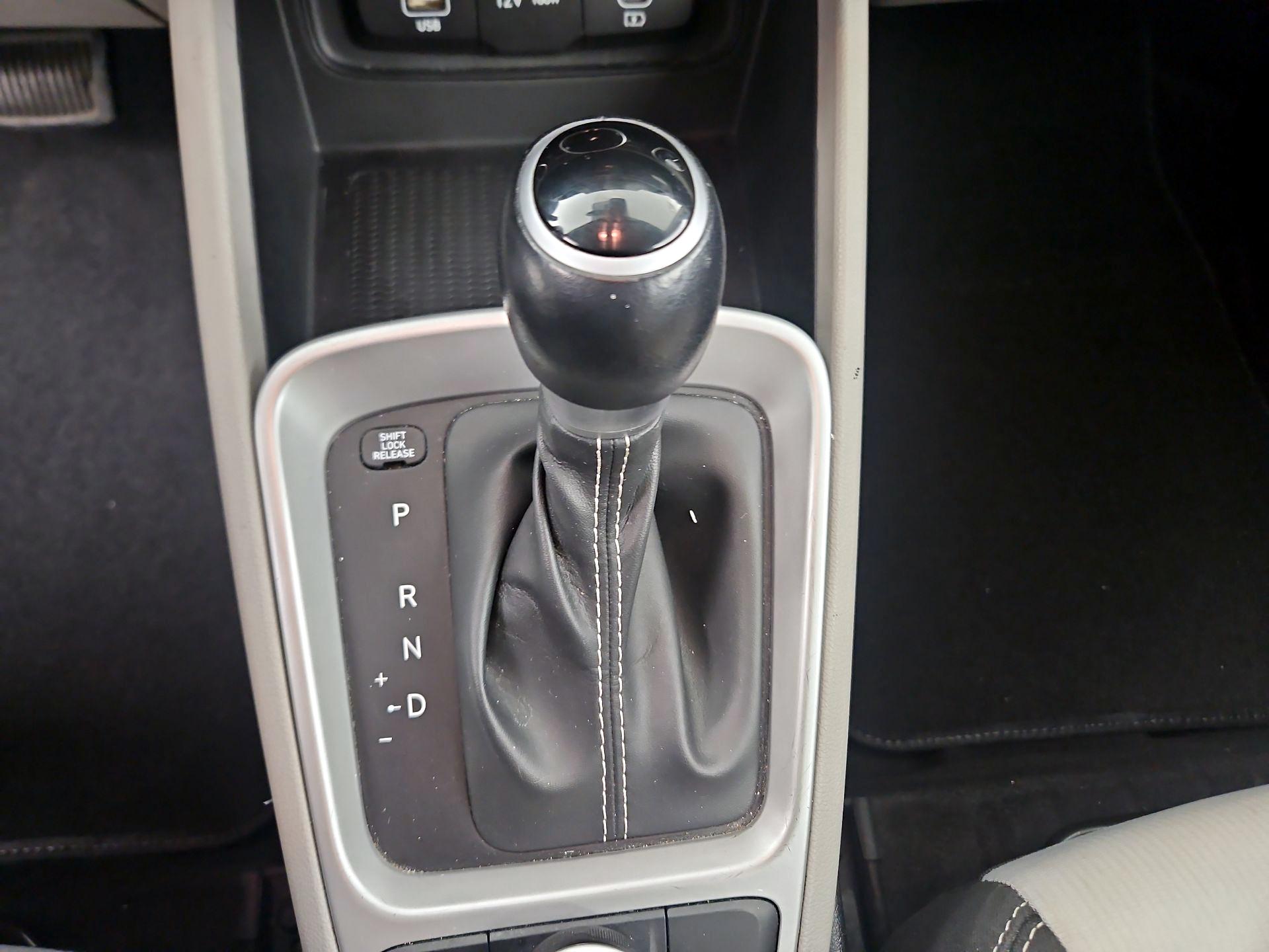 Thumbnail: 2023 Hyundai Venue - 17