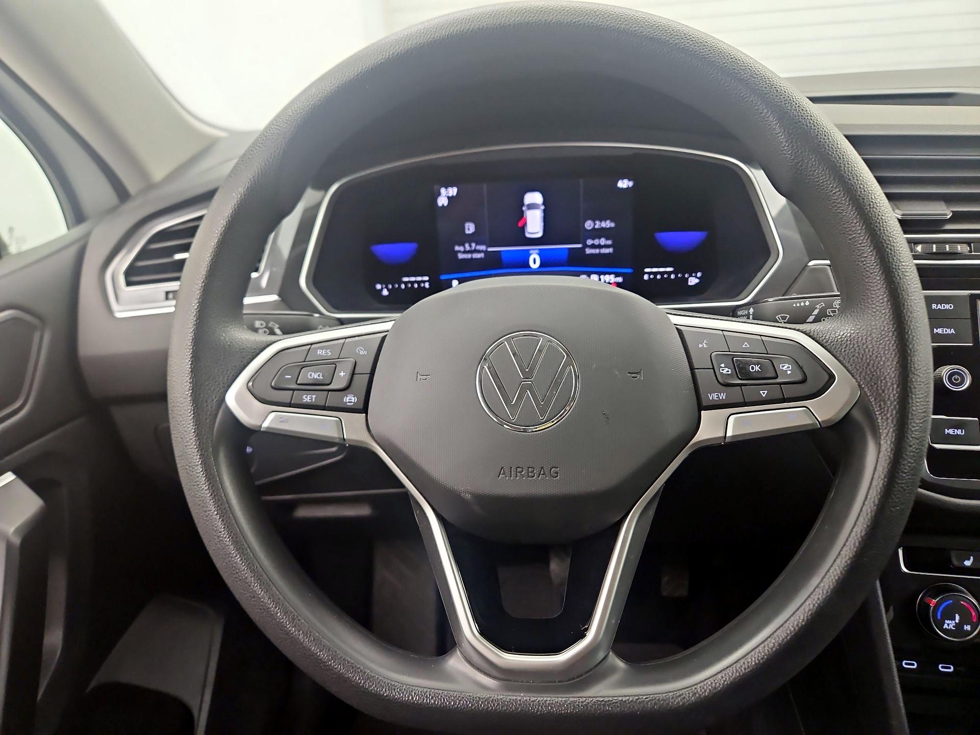 Thumbnail: 2023 Volkswagen Tiguan - 10