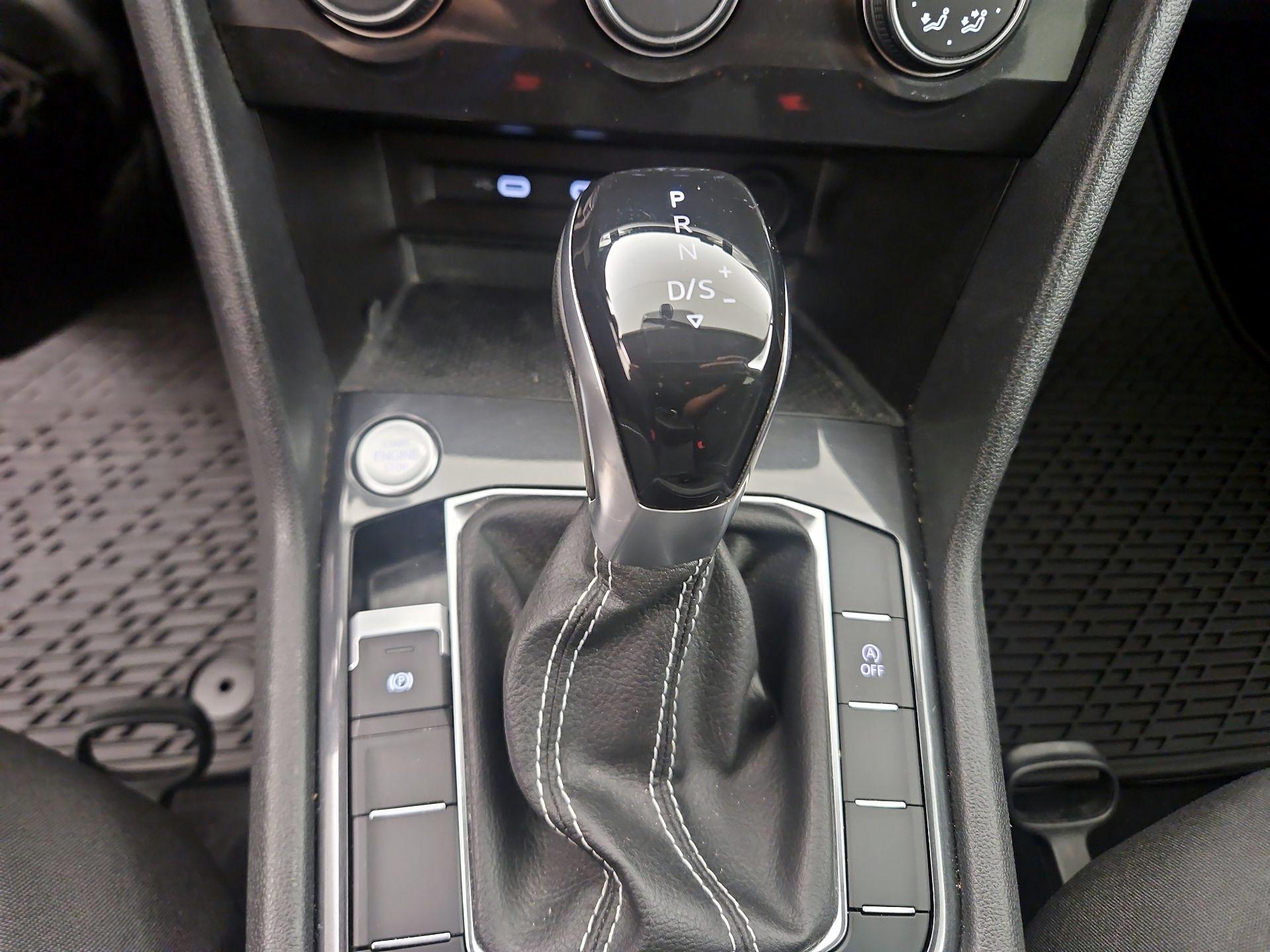 Thumbnail: 2023 Volkswagen Tiguan - 17