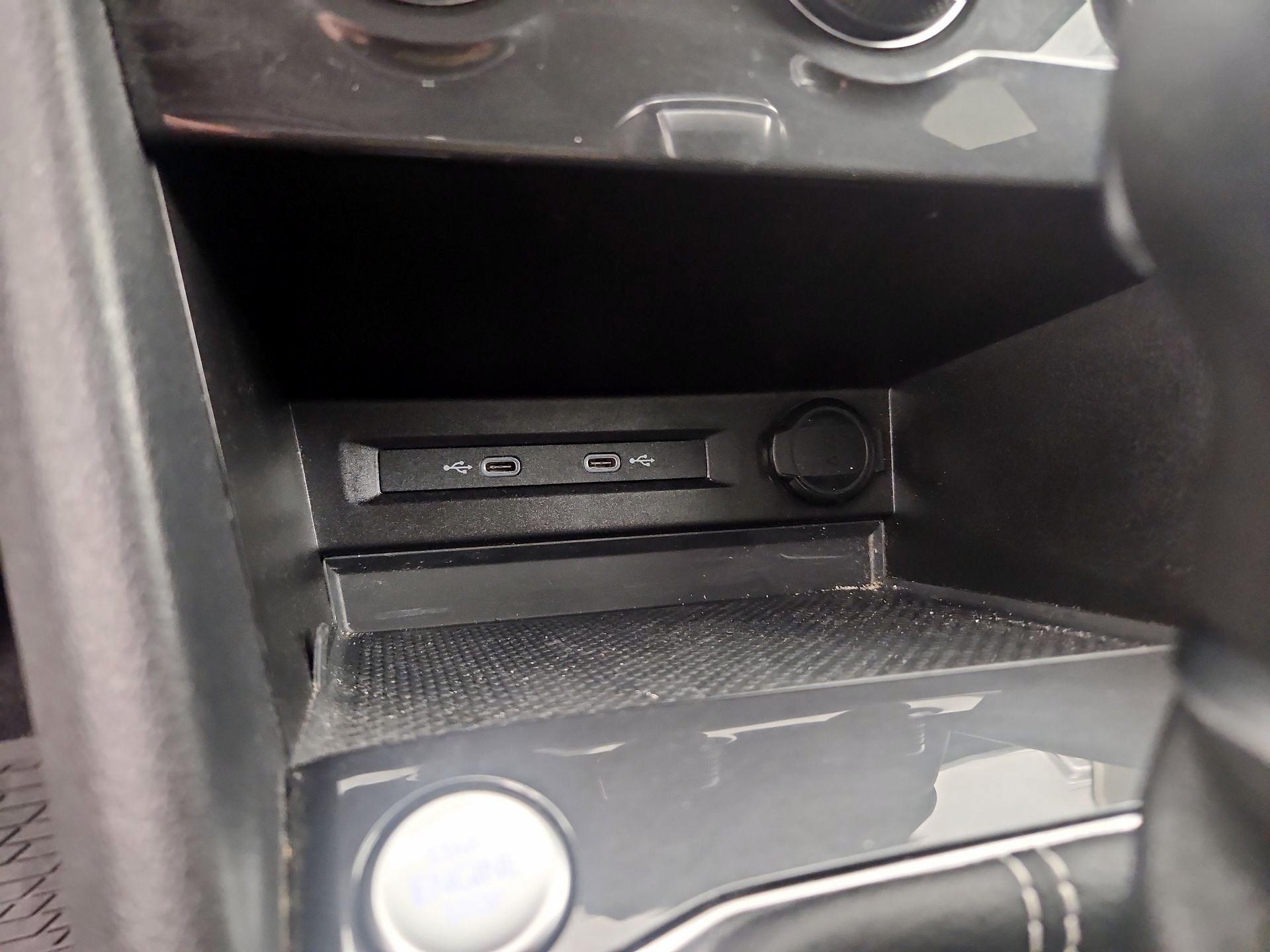 Thumbnail: 2023 Volkswagen Tiguan - 18