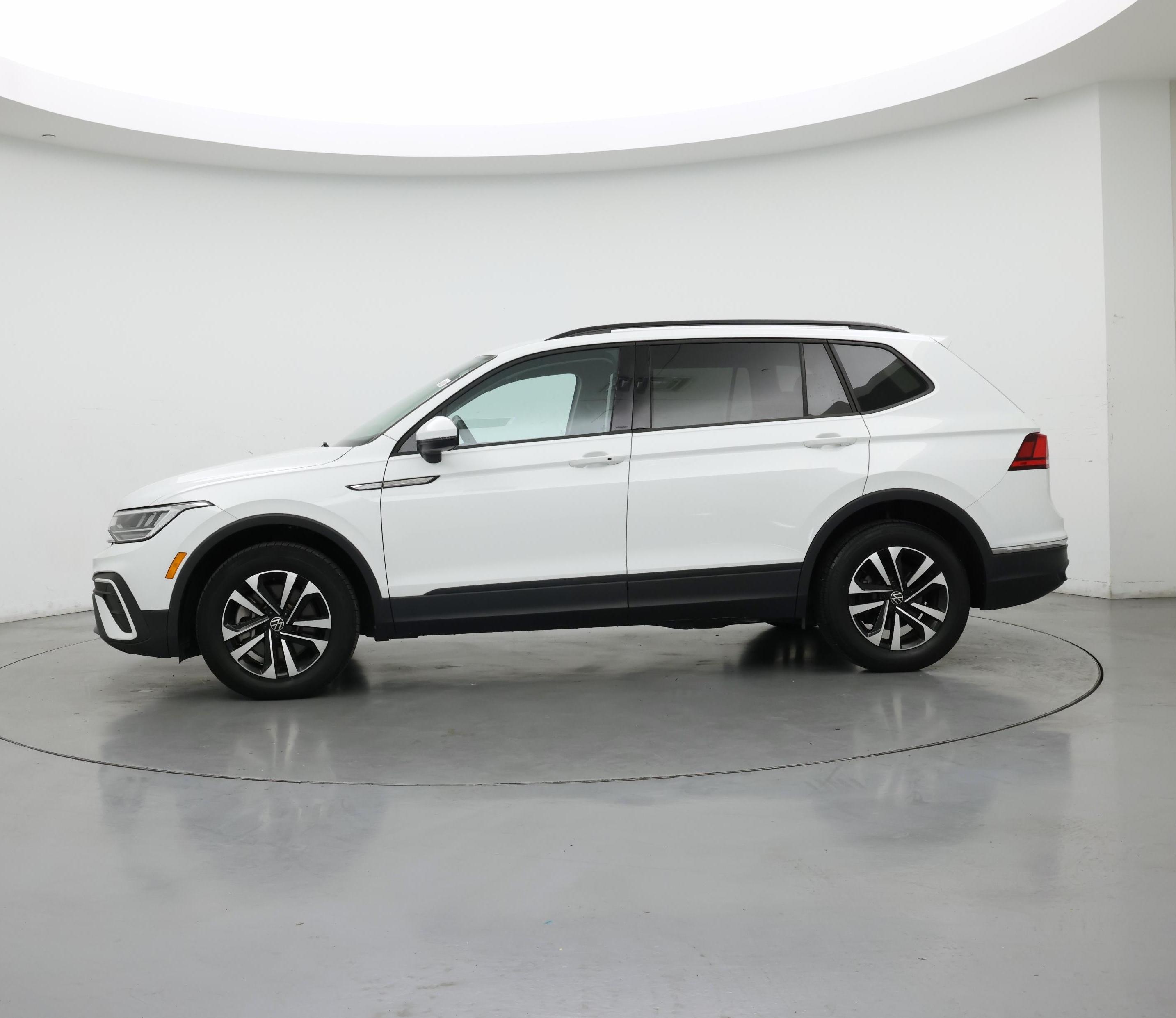 Thumbnail: 2023 Volkswagen Tiguan - 3