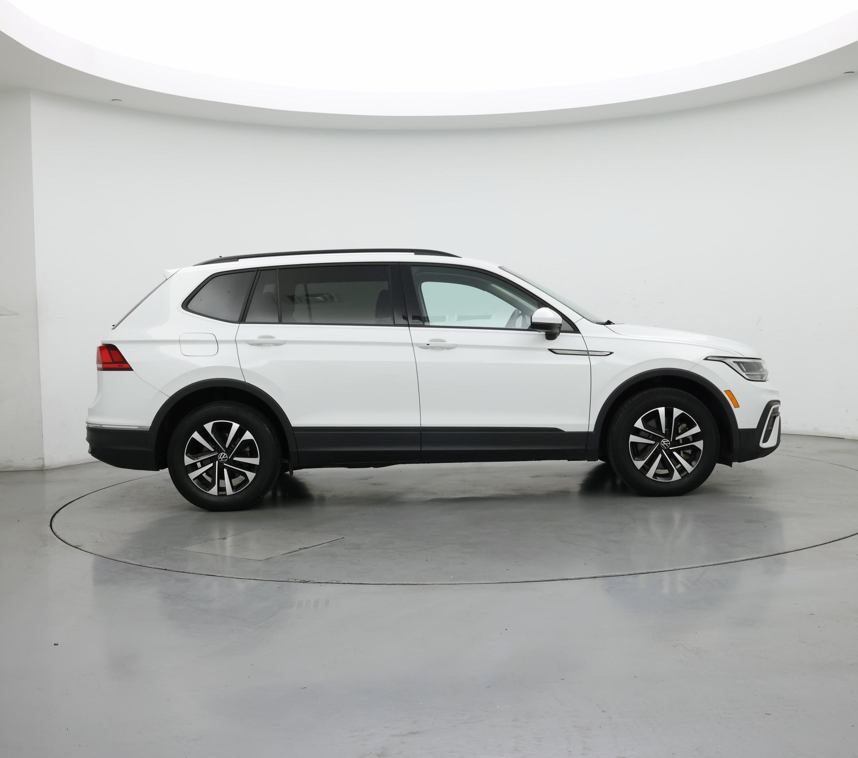 Thumbnail: 2023 Volkswagen Tiguan - 7