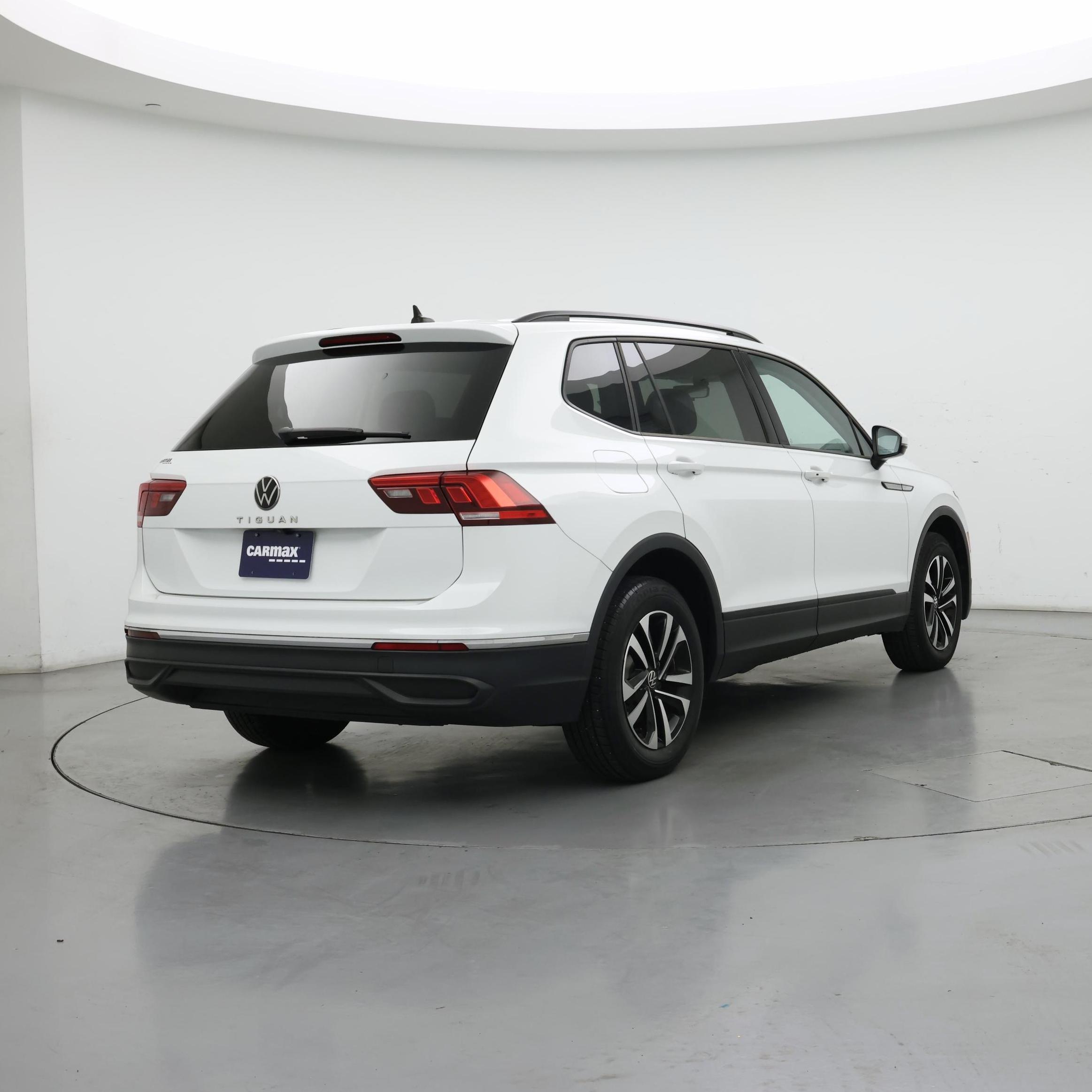 Thumbnail: 2023 Volkswagen Tiguan - 8