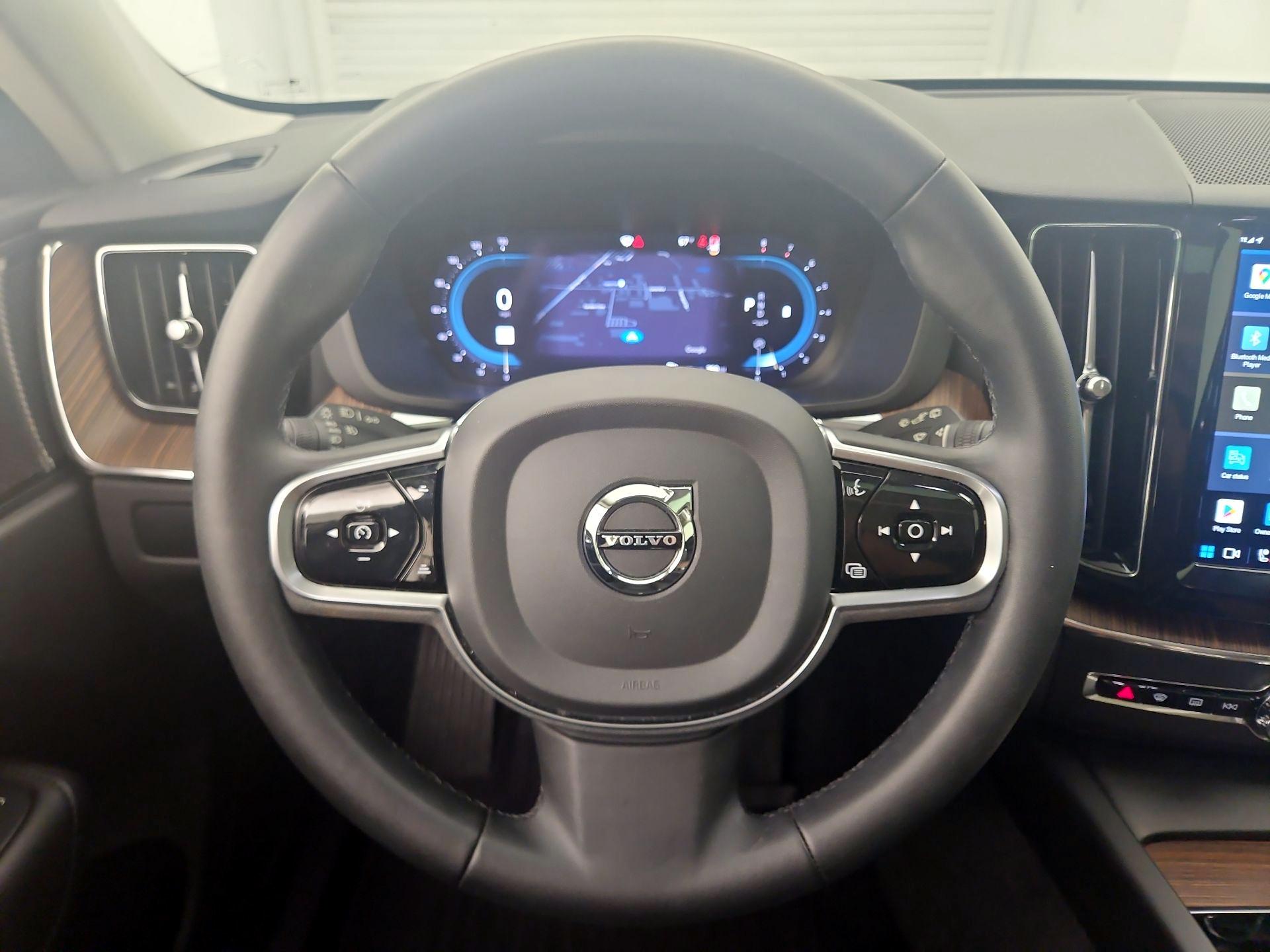 Thumbnail: 2023 Volvo XC60 - 10