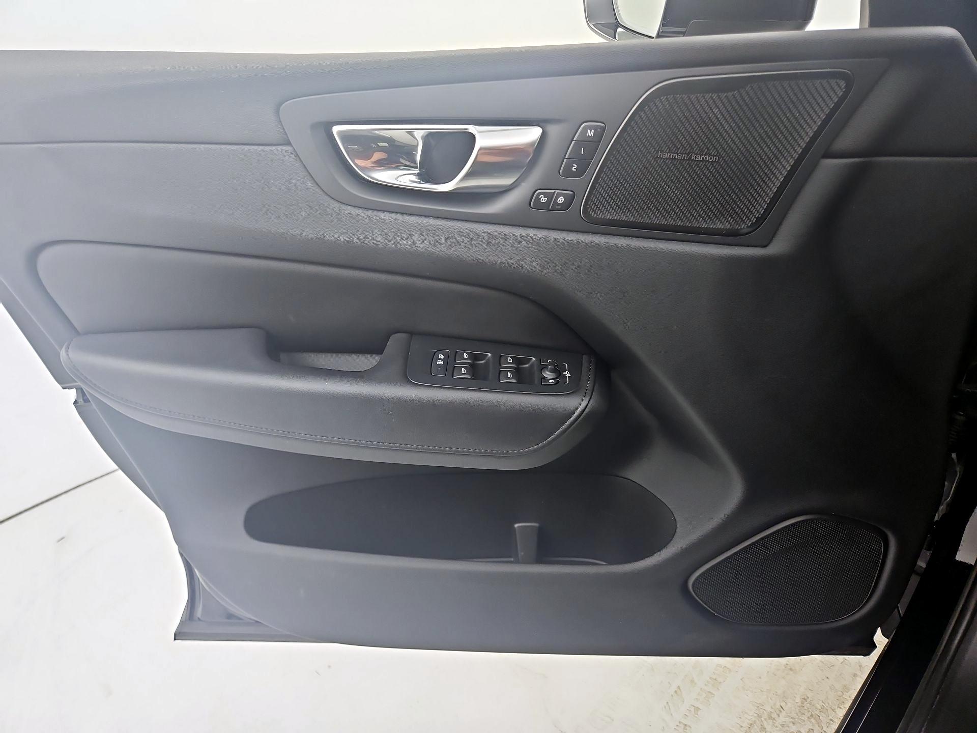 Thumbnail: 2023 Volvo XC60 - 12