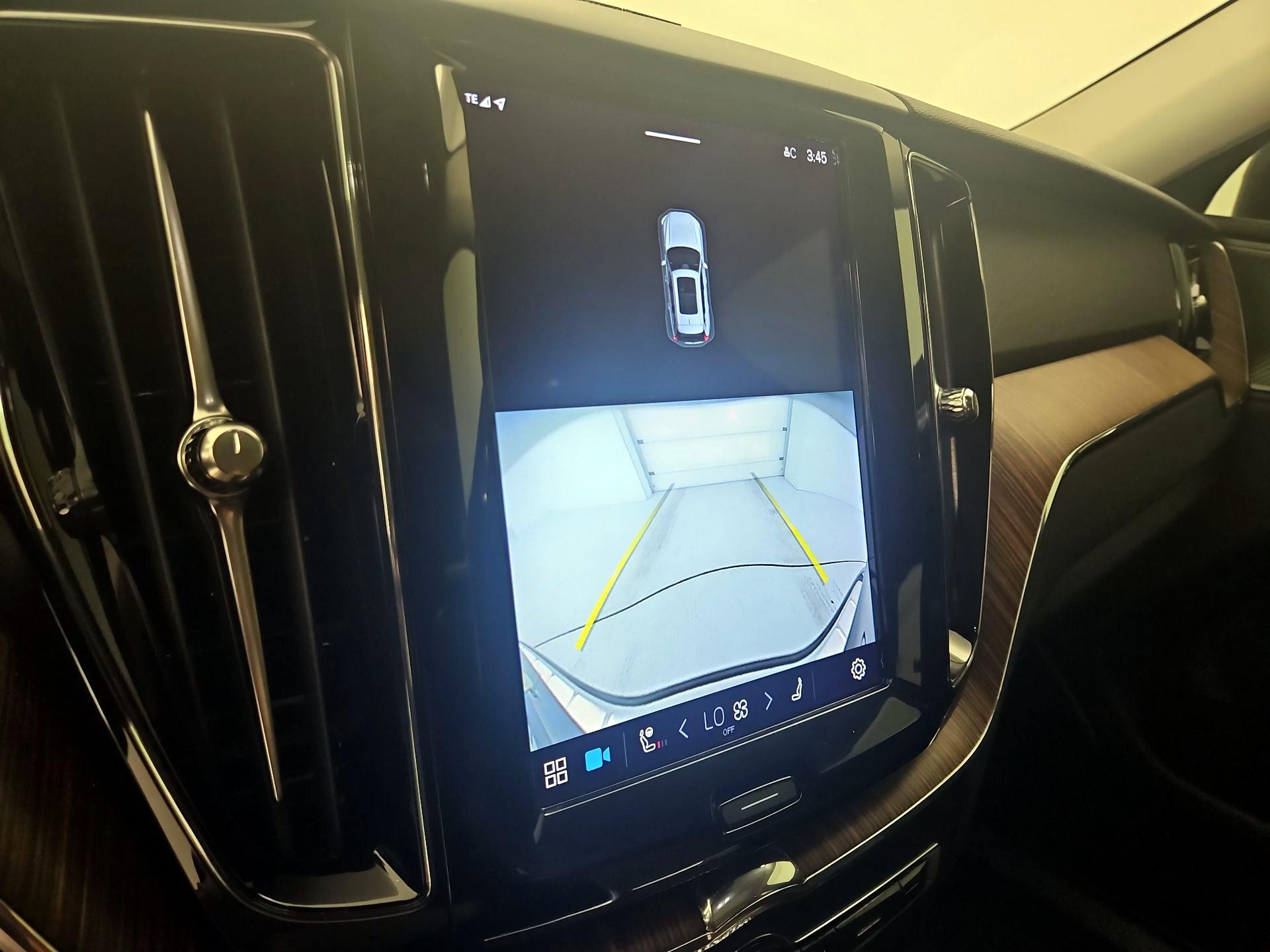 Thumbnail: 2023 Volvo XC60 - 14